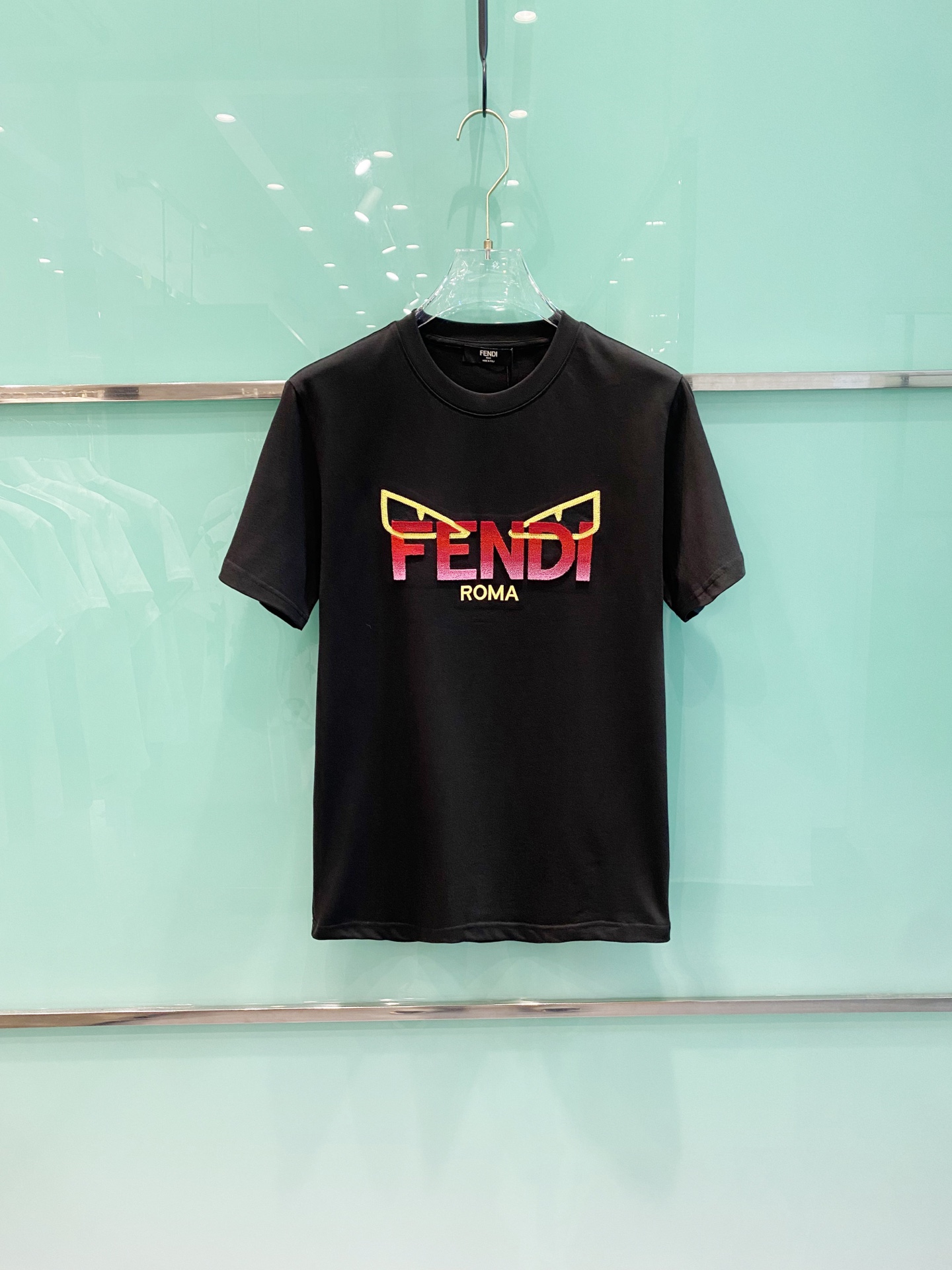 NO:134774,fendi spring and summer new short-sleeved T-shirt for men and women, the latest model is exclusively available on the entire network!  !  ~ It is classic and fashionable and versatile, who doesn’t like it? It will show the classic again. It is very pleasing to the eye and comes with a low luxury halo and recognition!  Fen*i’s traditional brand concept and modern advanced technology are perfectly combined. Coupled with the extremely modern and modern minimalist design, Fen*i’s exclusive logo pattern towel embroidery design!  Customized 100% imported pure cotton fabric!  The texture of this model is quite touching, the specifications and grades are known with tentacles. The degree of delicateness and breathability are top-notch!  Size S-2XL, fendi, fendi, fendi, fendi, T-shirt, tees, t-shirt, alexander wang19860909fendi 芬迪 春夏新款男女同款短袖T恤,最新款全网独家首上！！~既经典有时尚百搭,谁不爱啊,将经典再次展现,非常的耐看,自带低奢光环与辨识度！fen*i家传统的品牌理念和现代化的先进技术进行了完美结合.加上极其现代摩登风范的简约设计,芬家专属logo图案毛巾绣设计！定制百分百进口纯棉面料！此款的质感相当感人 触手便知规格档次 细腻程度与透气效果堪称顶级！尺码S-2XL,,fendi,fendi,fendi,T-shirt,tees，t-shirt,alexander wang,Men's clothing