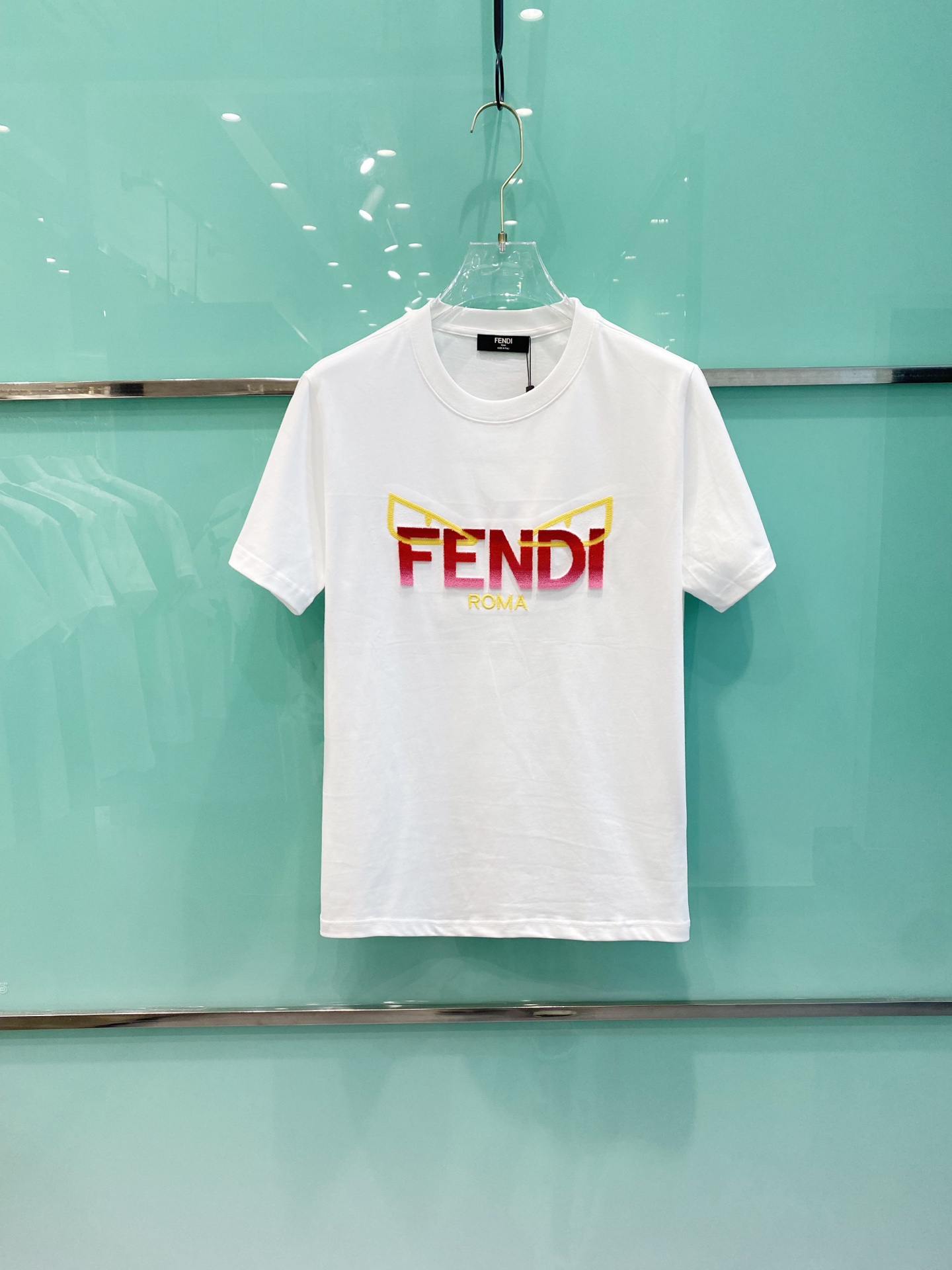NO:134776,fendi spring and summer new short-sleeved T-shirt for men and women, the latest model is exclusively available on the entire network!  !  ~ It is classic and fashionable and versatile, who doesn’t like it? It will show the classic again. It is very pleasing to the eye and comes with a low luxury halo and recognition!  Fen*i’s traditional brand concept and modern advanced technology are perfectly combined. Coupled with the extremely modern and modern minimalist design, Fen*i’s exclusive logo pattern towel embroidery design!  Customized 100% imported pure cotton fabric!  The texture of this model is quite touching, the specifications and grades are known with tentacles. The degree of delicateness and breathability are top-notch!  Size S-2XL, fendi, fendi, fendi, fendi, T-shirt, tees, t-shirt, alexander wang19860909fendi 芬迪 春夏新款男女同款短袖T恤,最新款全网独家首上！！~既经典有时尚百搭,谁不爱啊,将经典再次展现,非常的耐看,自带低奢光环与辨识度！fen*i家传统的品牌理念和现代化的先进技术进行了完美结合.加上极其现代摩登风范的简约设计,芬家专属logo图案毛巾绣设计！定制百分百进口纯棉面料！此款的质感相当感人 触手便知规格档次 细腻程度与透气效果堪称顶级！尺码S-2XL,,fendi,fendi,fendi,T-shirt,tees，t-shirt,alexander wang,Men's clothing