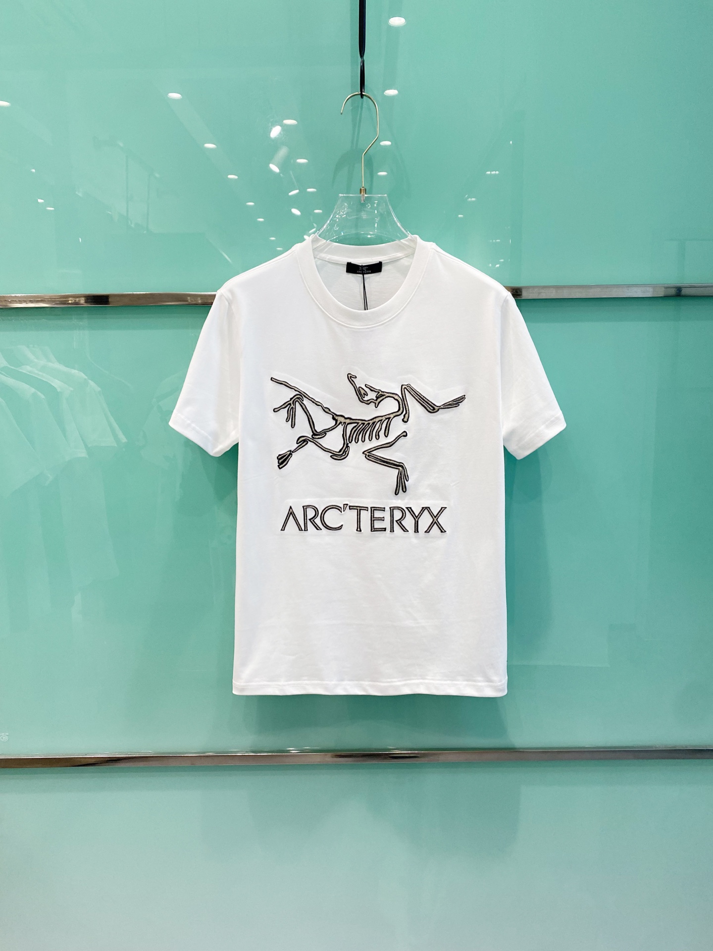 NO:134782,Archaeopteryx is a new short-sleeved T-shirt for men and women in spring and summer, the latest model is exclusively available on the entire network!  !  ~ It is classic and fashionable and versatile, who doesn’t like it? It will show the classic again. It is very pleasing to the eye and comes with a low luxury halo and recognition!  Archaeopteryx's traditional brand concept and modern advanced technology are perfectly combined. Coupled with the extremely modern and modern minimalist design, exclusive logo pattern embroidery design!  Customized 100% imported pure cotton fabric!  The texture of this model is quite touching, the specifications and grades are known with tentacles. The degree of delicateness and breathability are top-notch!  Size S-2XL, jil sanderarc'teryx, T-shirt,tees, t-shirt,alexander wang19860909始祖鸟 春夏新款男女同款短袖T恤,最新款全网独家首上！！~既经典有时尚百搭,谁不爱啊,将经典再次展现,非常的耐看,自带低奢光环与辨识度！始祖鸟家传统的品牌理念和现代化的先进技术进行了完美结合.加上极其现代摩登风范的简约设计,专属logo图案刺绣设计！定制百分百进口纯棉面料！此款的质感相当感人 触手便知规格档次 细腻程度与透气效果堪称顶级！尺码S-2XL,,jil sanderarc'teryx,T-shirt,tees，t-shirt,alexander wang,Men's clothing