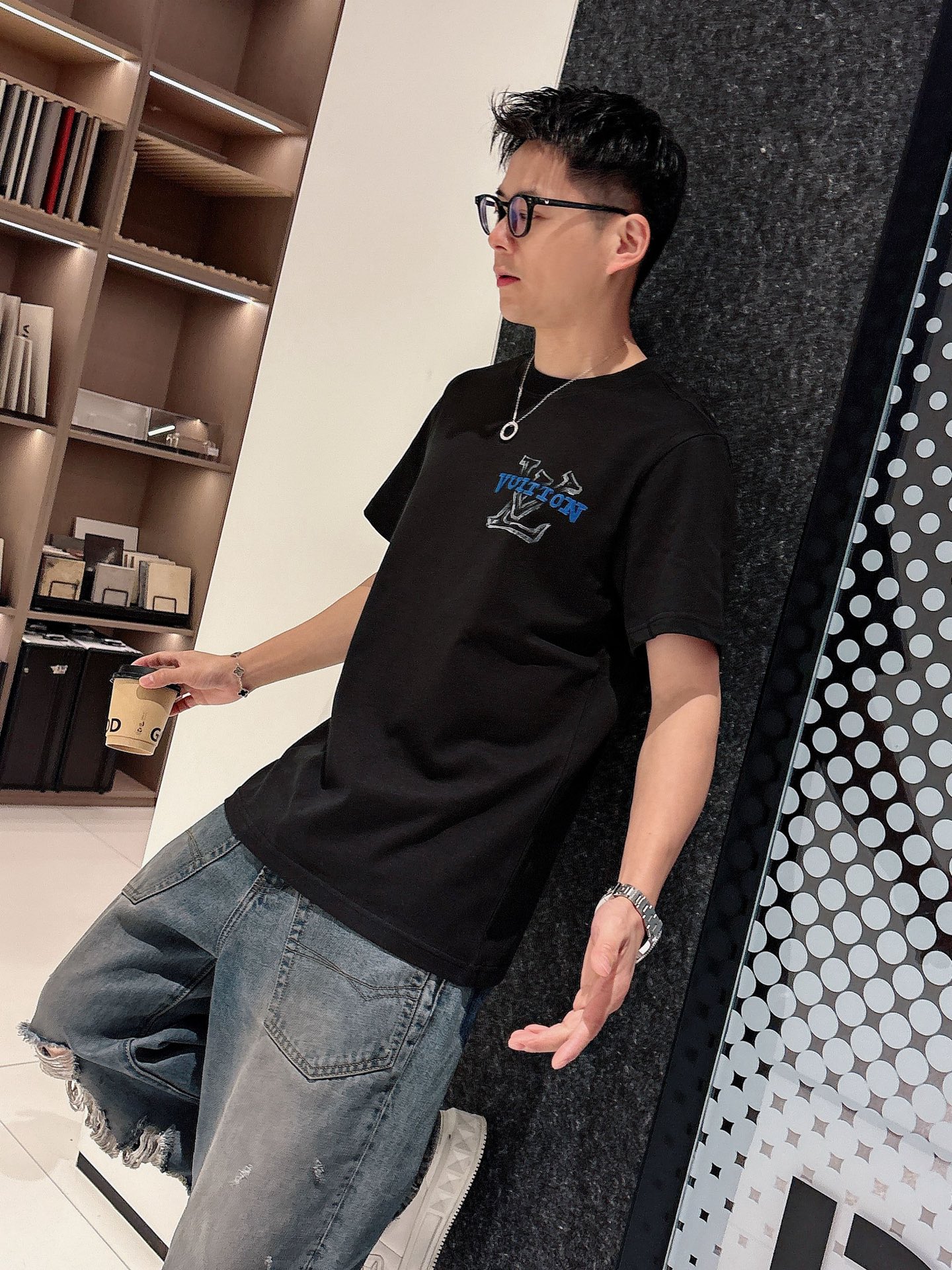 Louis Vuitton Men's Logo Graphic Print Short Sleeve T-Shirt 10 i1740736271982 9274 0 9