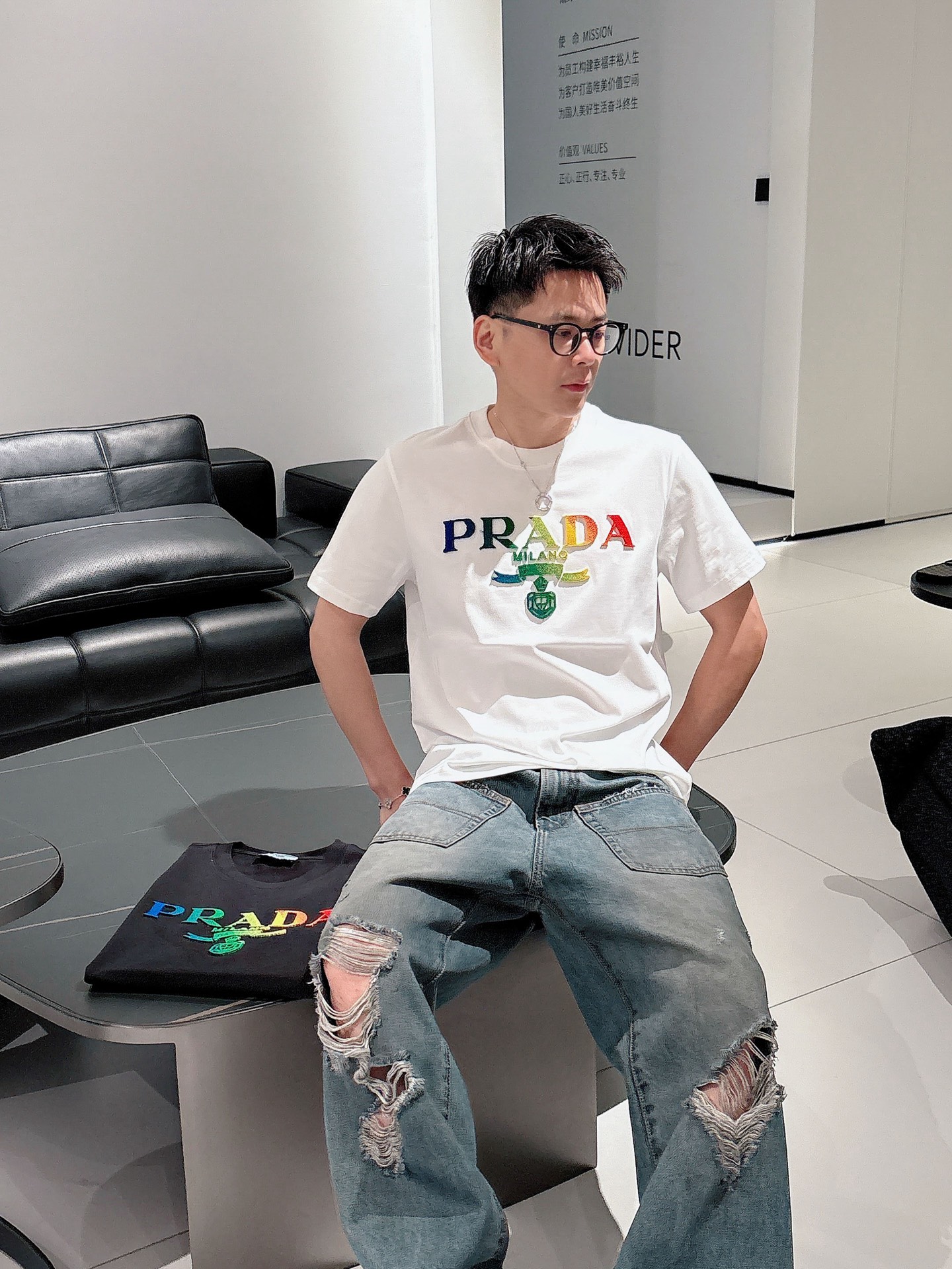 Prada Milano Logo T-Shirt - Comfortable Cotton Tee for Men, Casual Style 3 i1740736412325 9248 0 2