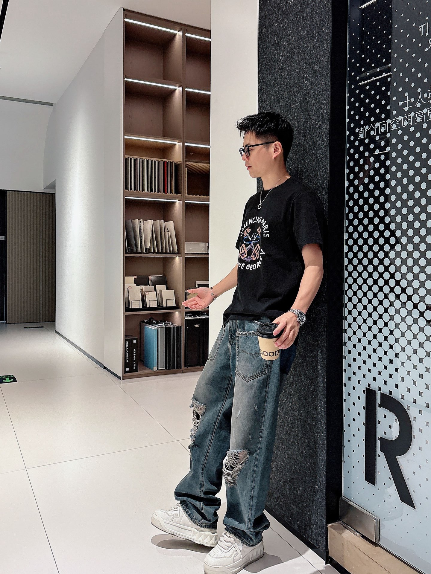 Balenciaga Men's Black Cotton T-Shirt with Graphic Logo Print 9 i1740736436922 8954 0 8