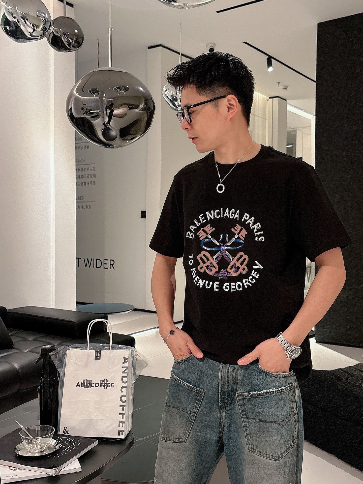 Balenciaga Men's Black Cotton T-Shirt with Graphic Logo Print 3 i1740736437410 6174 0 2
