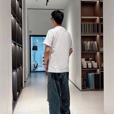 【春夏现货抢先发售】芬迪、2026s春夏新款新标字母logo宽松显瘦休闲圆领短袖t恤。纯棉高支数面料整体 【春夏现货抢先发售】芬迪、2026s春夏新款新标字母logo宽松显瘦休闲圆领短袖t恤。纯棉高支数面料整体