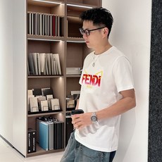 【春夏现货抢先发售】芬迪、2026s春夏新款新标字母logo宽松显瘦休闲圆领短袖t恤。纯棉高支数面料整体 【春夏现货抢先发售】芬迪、2026s春夏新款新标字母logo宽松显瘦休闲圆领短袖t恤。纯棉高支数面料整体