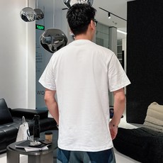 【春夏现货抢先发售】芬迪、2026s春夏新款新标字母logo宽松显瘦休闲圆领短袖t恤。纯棉高支数面料整体 【春夏现货抢先发售】芬迪、2026s春夏新款新标字母logo宽松显瘦休闲圆领短袖t恤。纯棉高支数面料整体