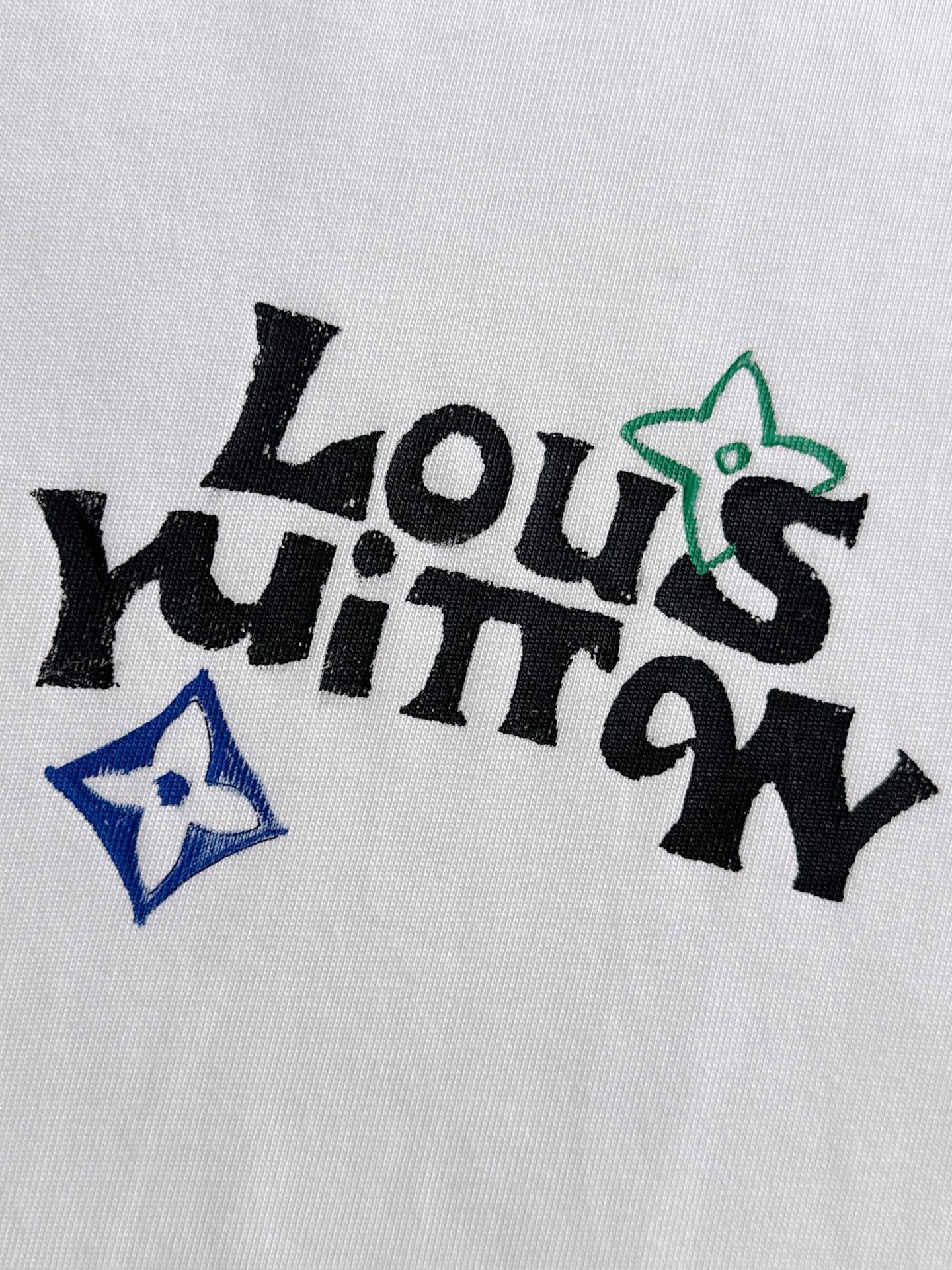  新款    lv 🔥🔥高端定制 2025春夏新款首发专柜最新款短袖圆领T恤 高端订制 设计前卫时尚！品