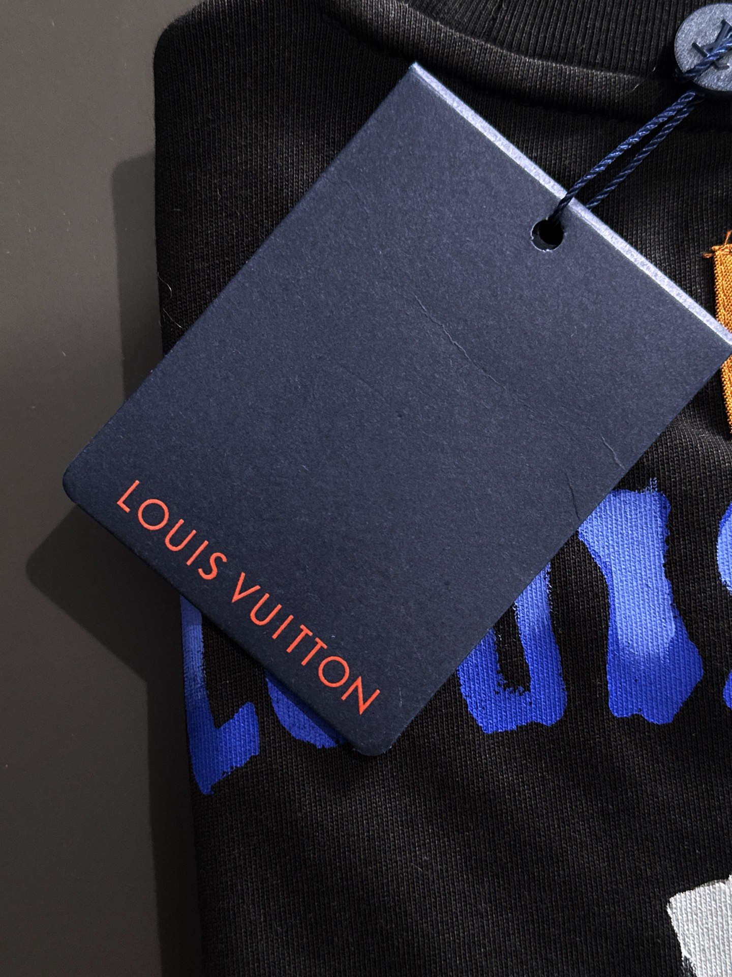  新款    lv  🔥🔥高端定制 2025春夏新款首发专柜最新款短袖圆领T恤 高端订制 设计前卫时尚！