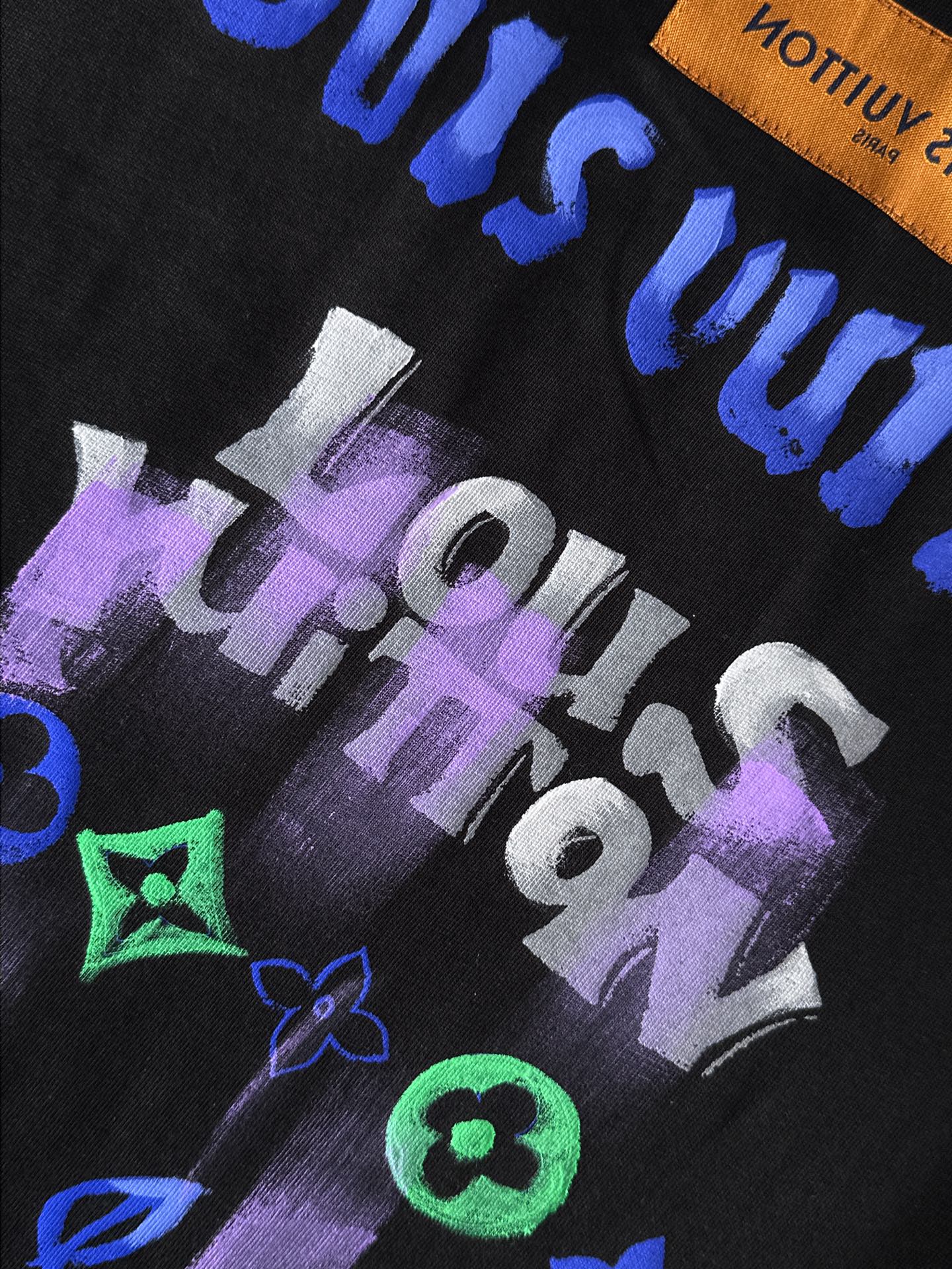  新款    lv  🔥🔥高端定制 2025春夏新款首发专柜最新款短袖圆领T恤 高端订制 设计前卫时尚！