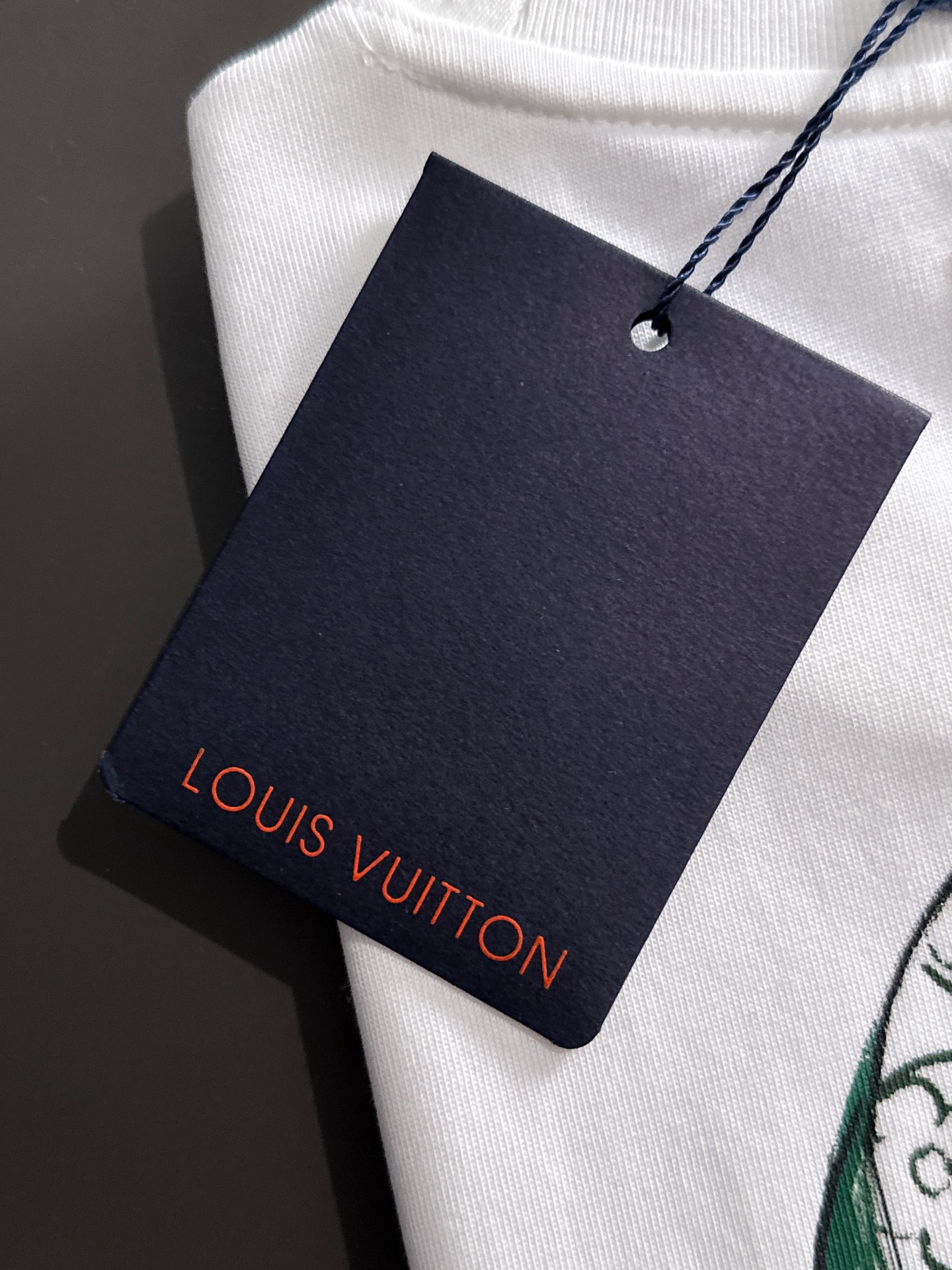  新款    lv  🔥🔥高端定制 2025春夏新款首发专柜最新款短袖圆领T恤 高端订制 设计前卫时尚！