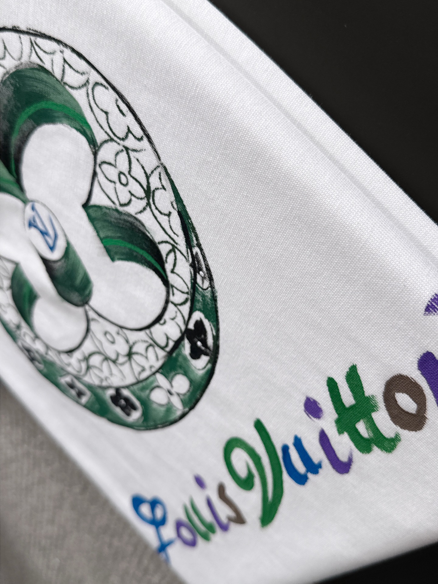  新款    lv  🔥🔥高端定制 2025春夏新款首发专柜最新款短袖圆领T恤 高端订制 设计前卫时尚！