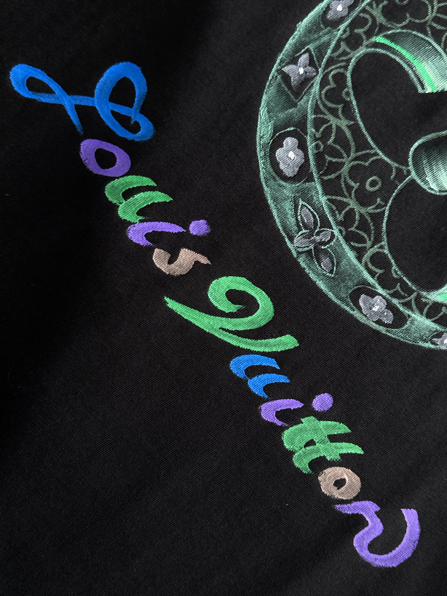  新款    lv  🔥🔥高端定制 2025春夏新款首发专柜最新款短袖圆领T恤 高端订制 设计前卫时尚！