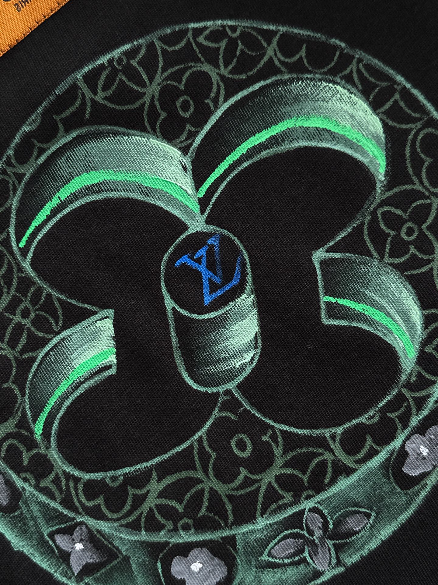  新款    lv  🔥🔥高端定制 2025春夏新款首发专柜最新款短袖圆领T恤 高端订制 设计前卫时尚！