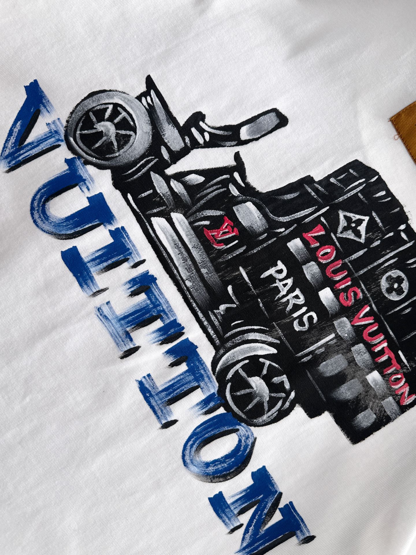  新款    lv  🔥🔥高端定制 2025春夏新款首发专柜最新款短袖圆领T恤 高端订制 设计前卫时尚！