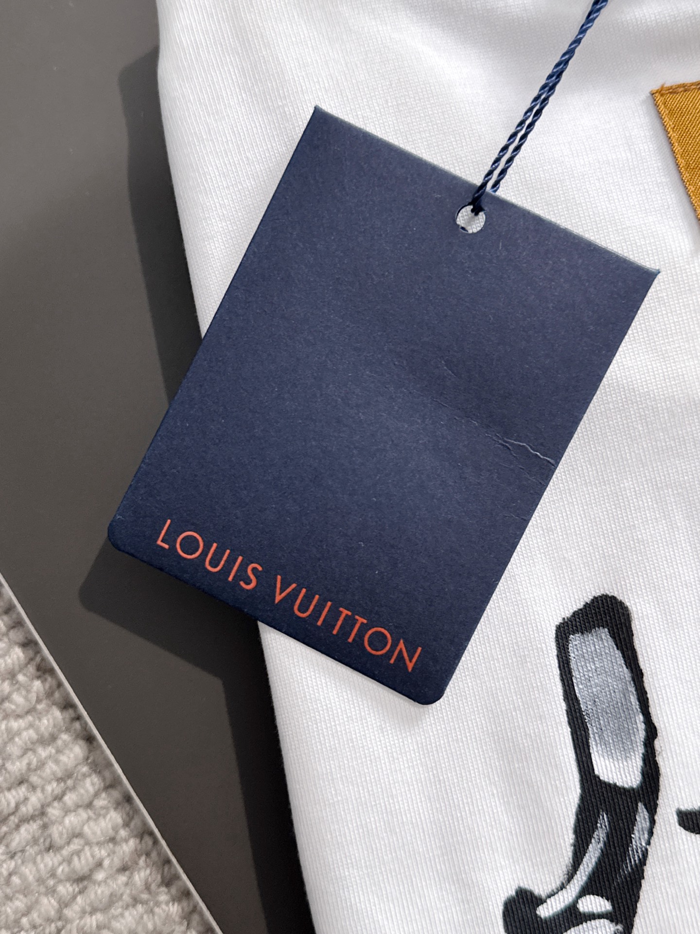  新款    lv  🔥🔥高端定制 2025春夏新款首发专柜最新款短袖圆领T恤 高端订制 设计前卫时尚！