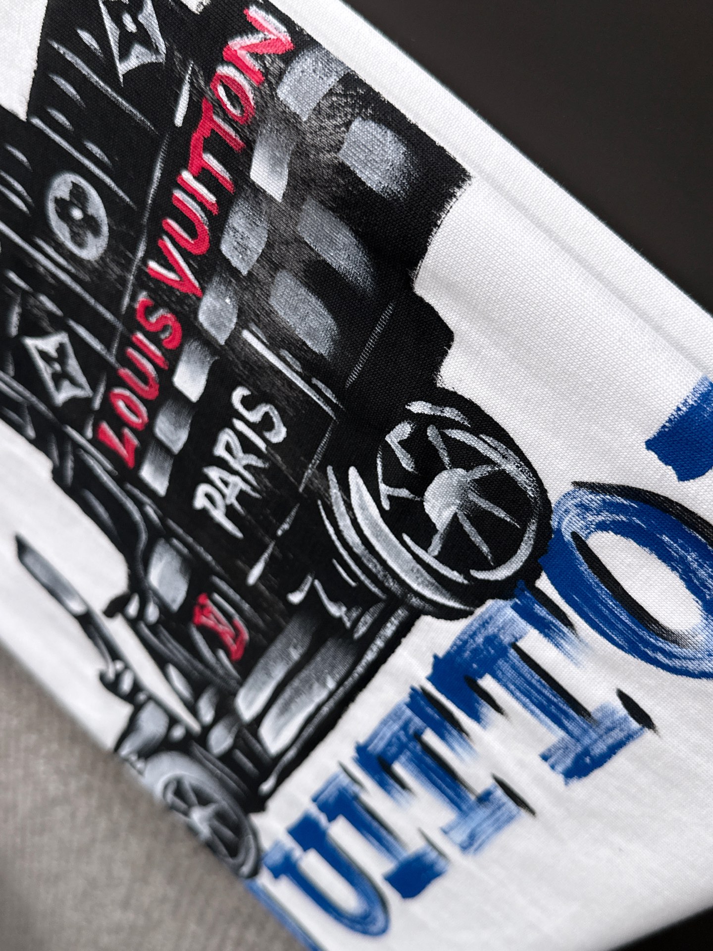  新款    lv  🔥🔥高端定制 2025春夏新款首发专柜最新款短袖圆领T恤 高端订制 设计前卫时尚！