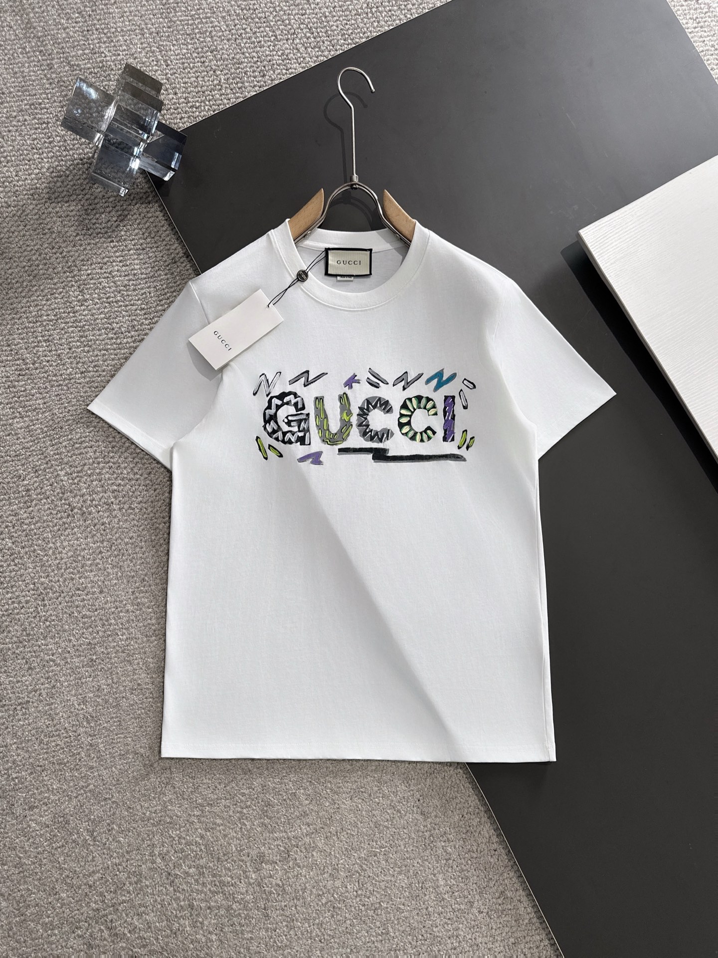  新款    Gucci 🔥🔥高端定制 2025春夏新款首发专柜最新款短袖圆领T恤 高端订制 设计前卫时