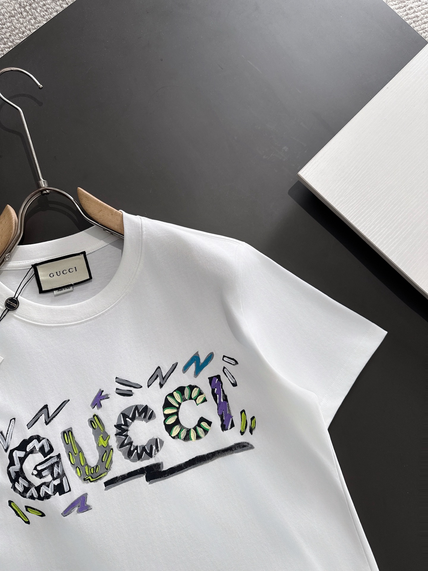  新款    Gucci 🔥🔥高端定制 2025春夏新款首发专柜最新款短袖圆领T恤 高端订制 设计前卫时
