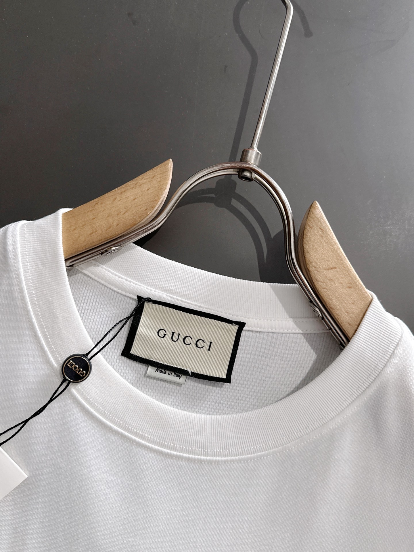  新款    Gucci 🔥🔥高端定制 2025春夏新款首发专柜最新款短袖圆领T恤 高端订制 设计前卫时