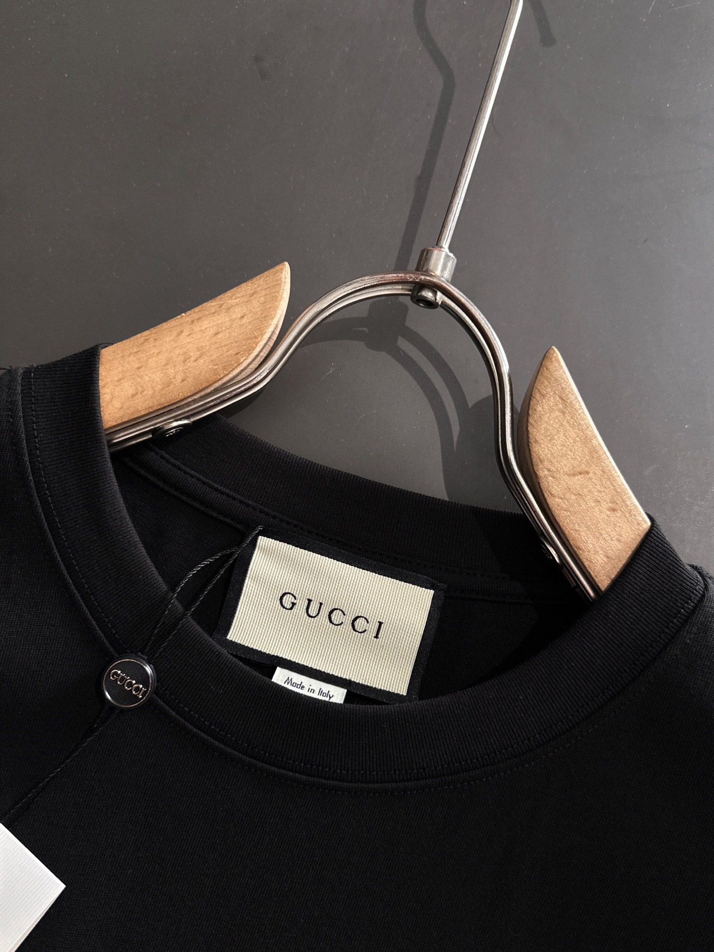  新款    Gucci 🔥🔥高端定制 2025春夏新款首发专柜最新款短袖圆领T恤 高端订制 设计前卫时