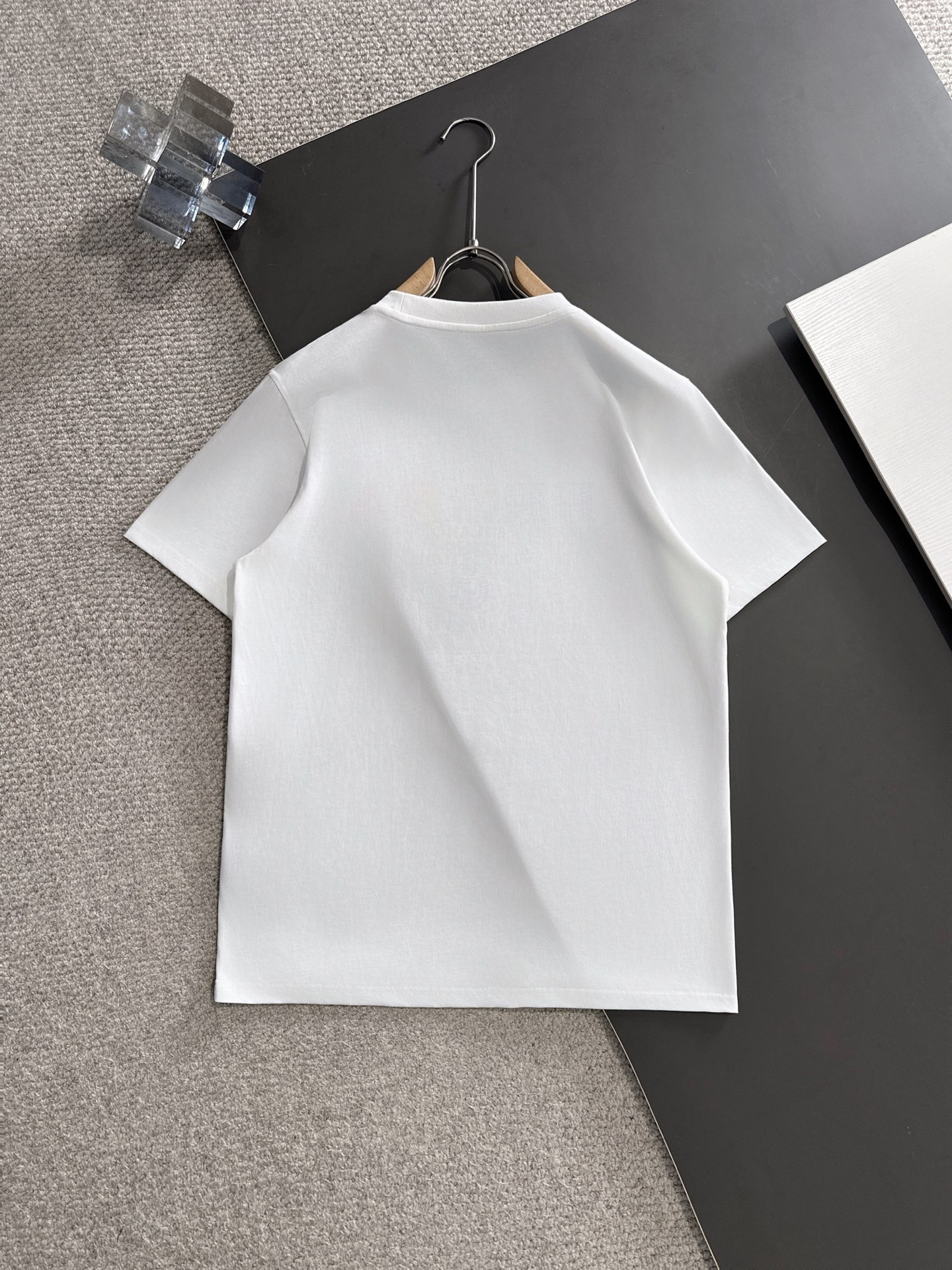  新款    芬迪 🔥🔥高端定制 2025春夏新款首发专柜最新款短袖圆领T恤 高端订制 设计前卫时尚！品