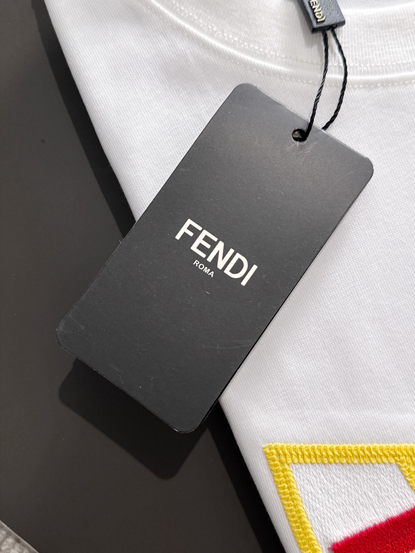  新款    芬迪 🔥🔥高端定制 2025春夏新款首发专柜最新款短袖圆领T恤 高端订制 设计前卫时尚！品