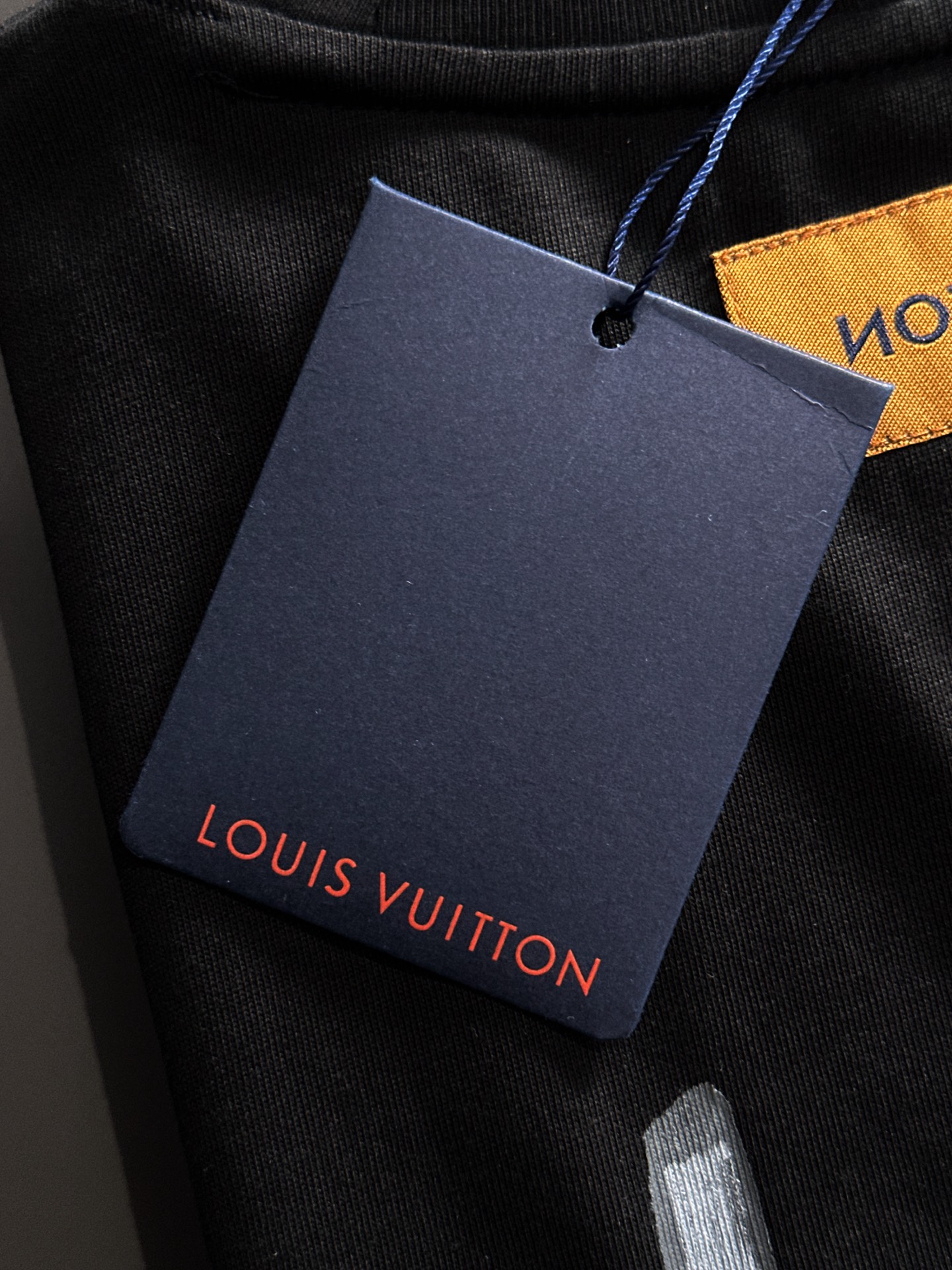  新款    lv  🔥🔥高端定制 2025春夏新款首发专柜最新款短袖圆领T恤 高端订制 设计前卫时尚！