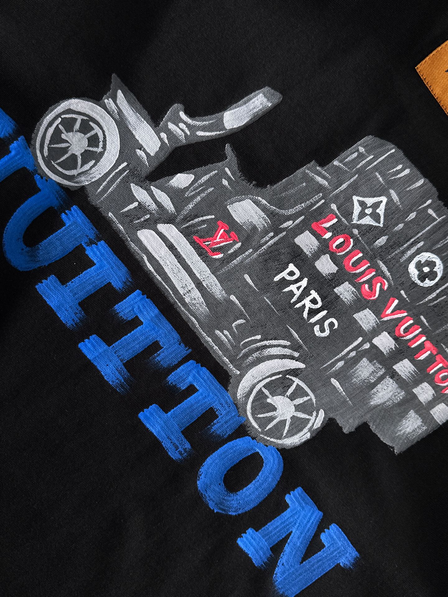  新款    lv  🔥🔥高端定制 2025春夏新款首发专柜最新款短袖圆领T恤 高端订制 设计前卫时尚！