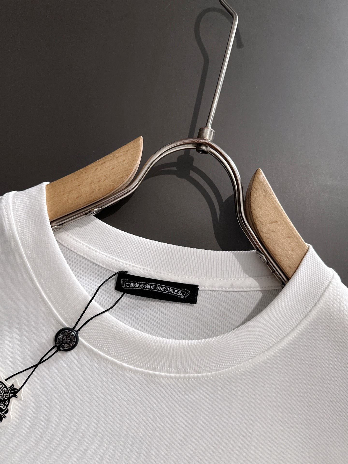  新款    克罗心 🔥🔥高端定制 2025春夏新款首发专柜最新款短袖圆领T恤 高端订制 设计前卫时尚！