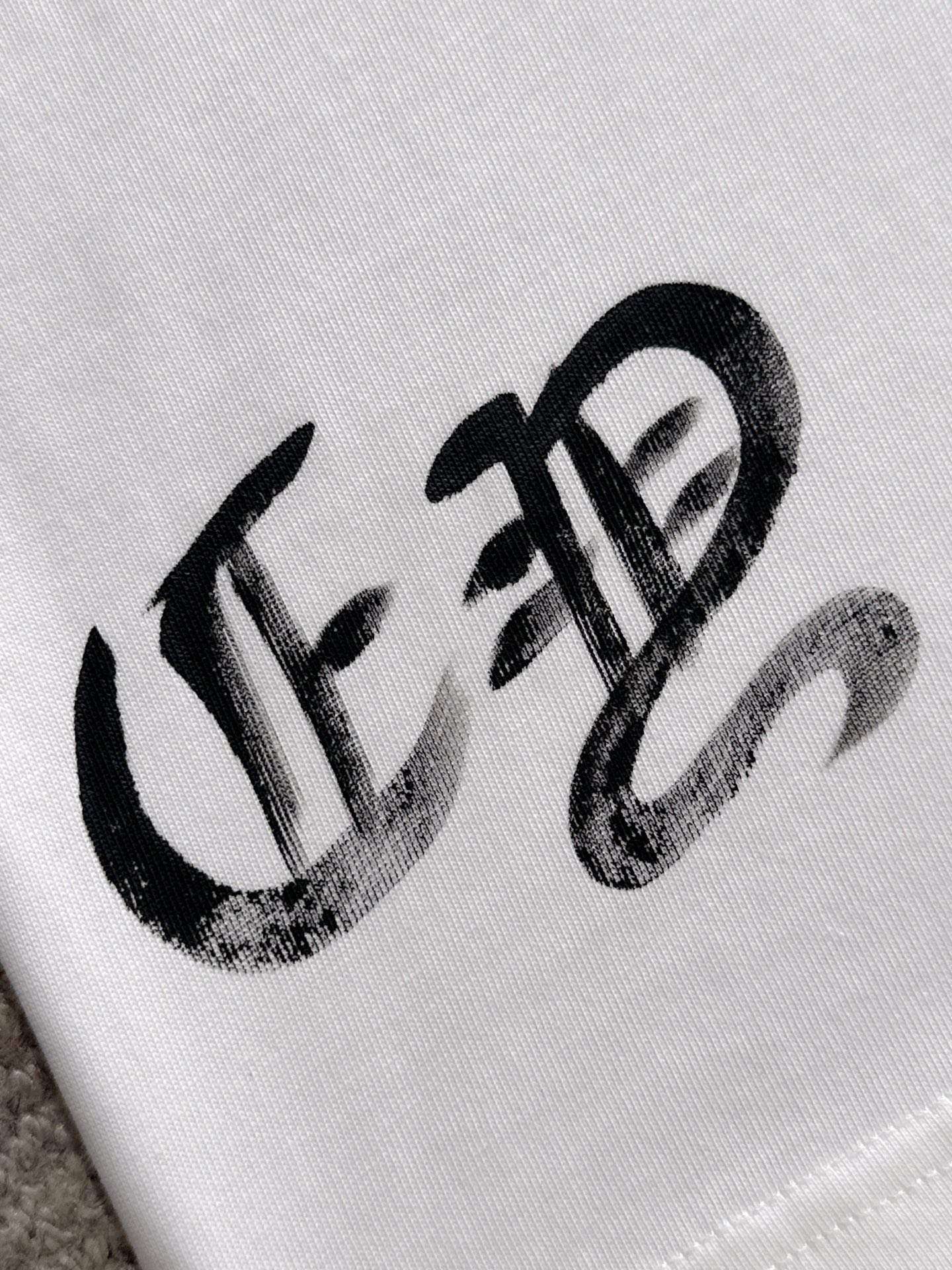  新款    克罗心 🔥🔥高端定制 2025春夏新款首发专柜最新款短袖圆领T恤 高端订制 设计前卫时尚！