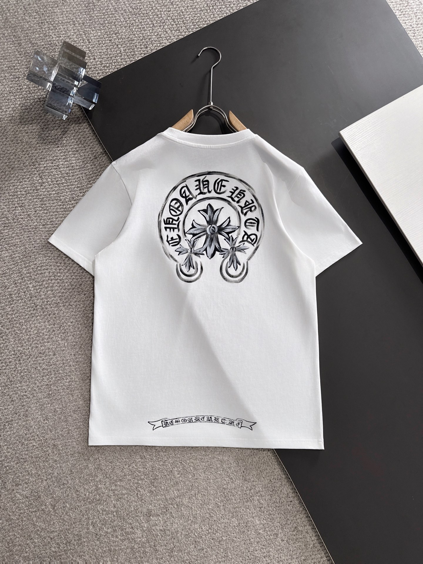  新款    克罗心 🔥🔥高端定制 2025春夏新款首发专柜最新款短袖圆领T恤 高端订制 设计前卫时尚！