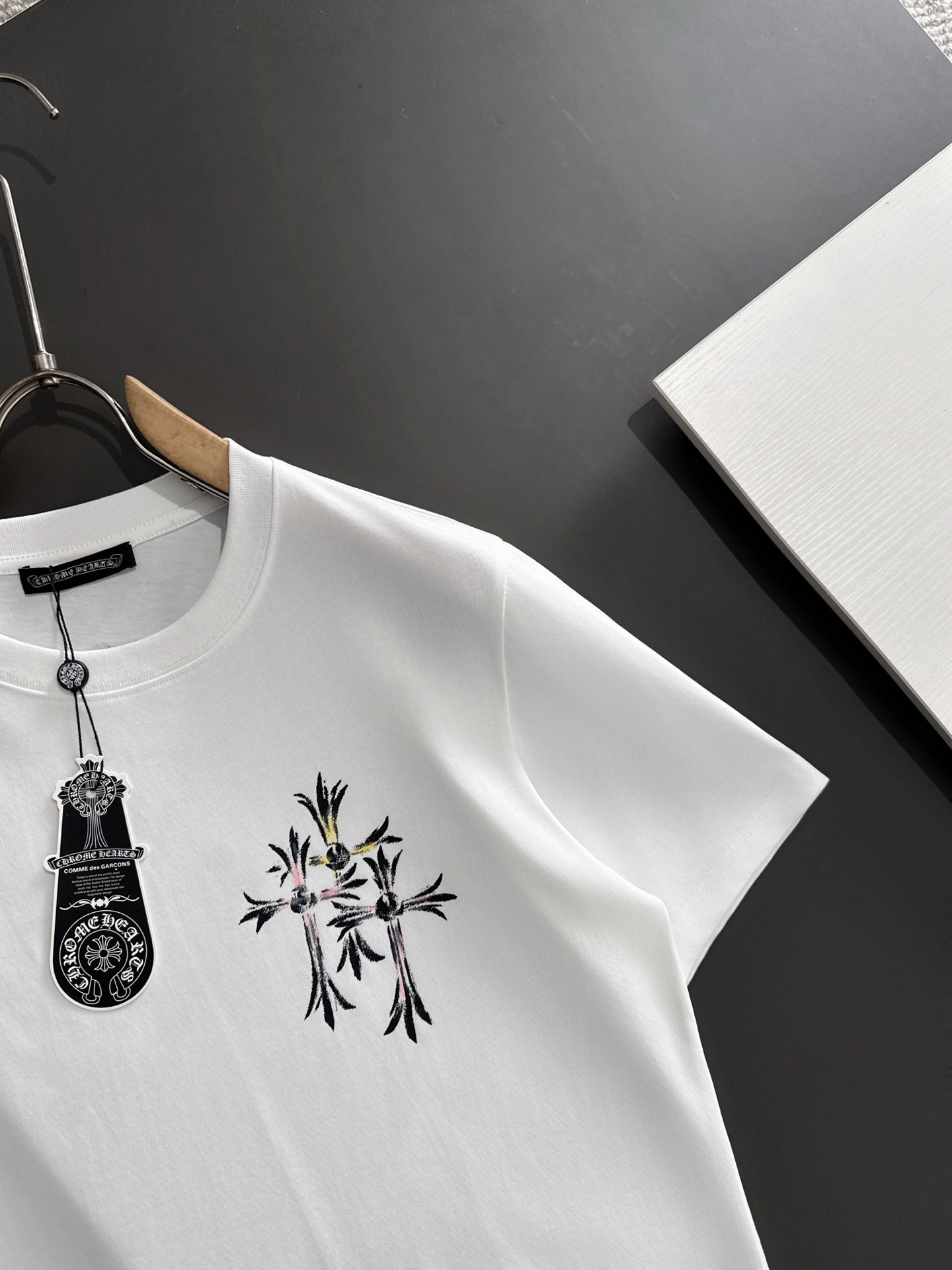  新款    克罗心 🔥🔥高端定制 2025春夏新款首发专柜最新款短袖圆领T恤 高端订制 设计前卫时尚！