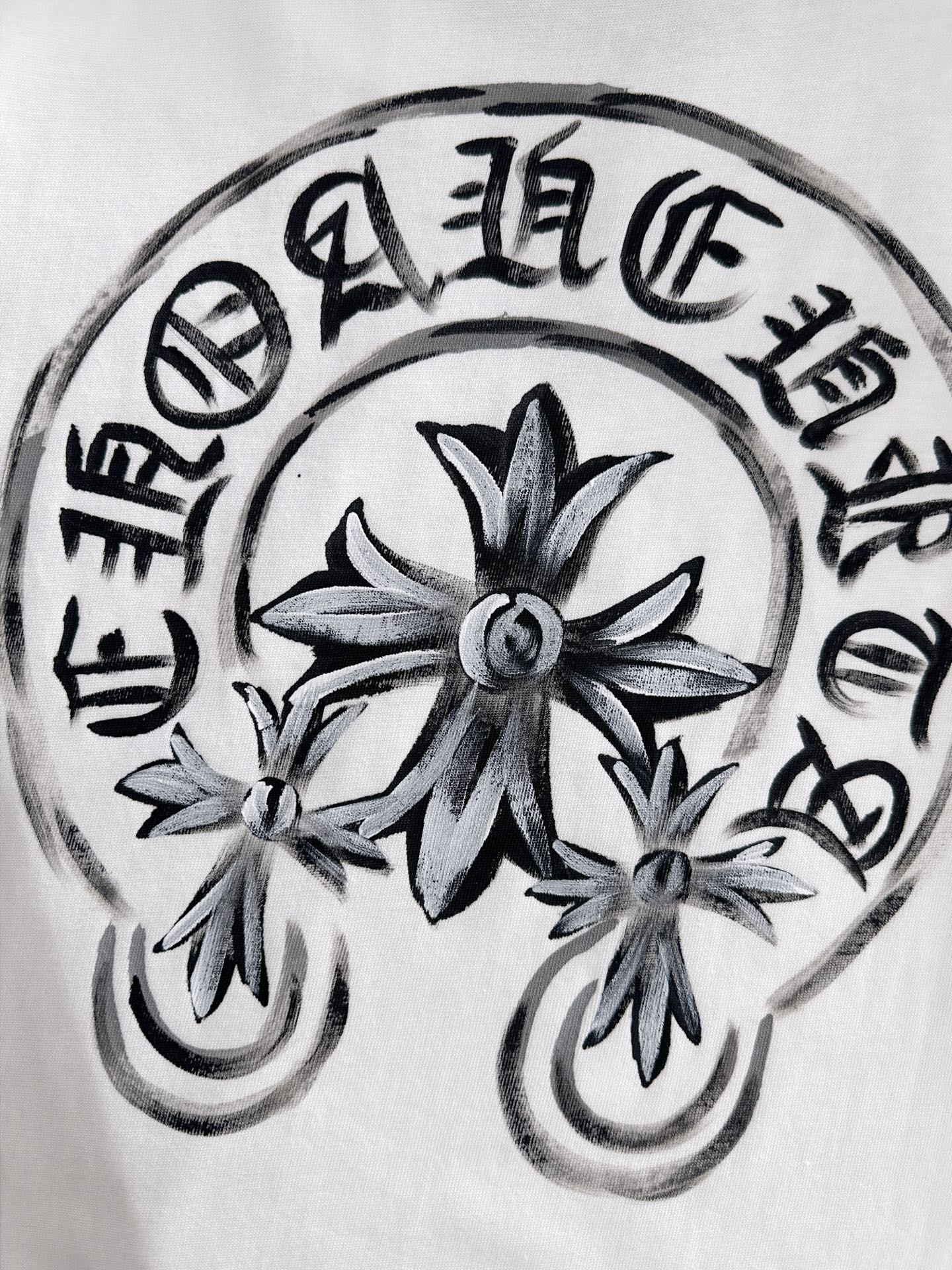  新款    克罗心 🔥🔥高端定制 2025春夏新款首发专柜最新款短袖圆领T恤 高端订制 设计前卫时尚！