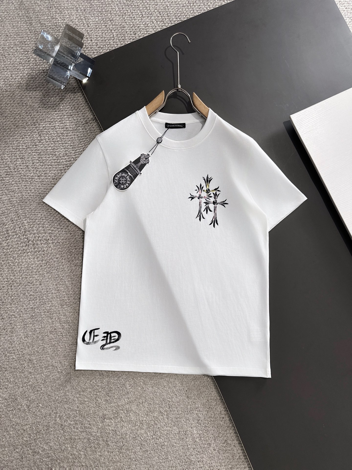  新款    克罗心 🔥🔥高端定制 2025春夏新款首发专柜最新款短袖圆领T恤 高端订制 设计前卫时尚！