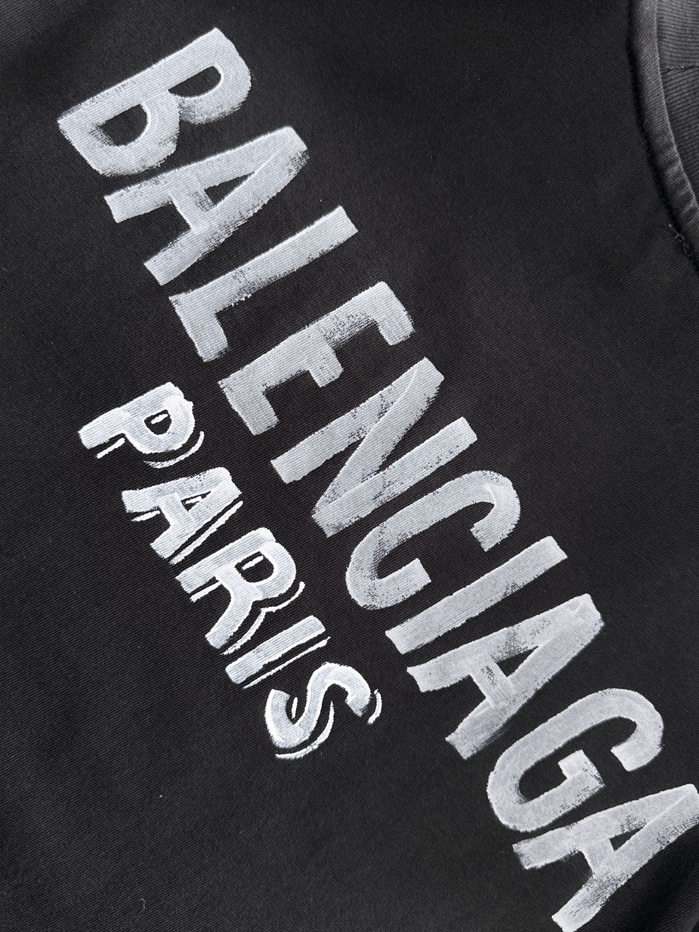 新款    巴黎世家 🔥🔥高端定制 2025春夏新款首发专柜最新款短袖圆领T恤 高端订制 设计前卫时尚！