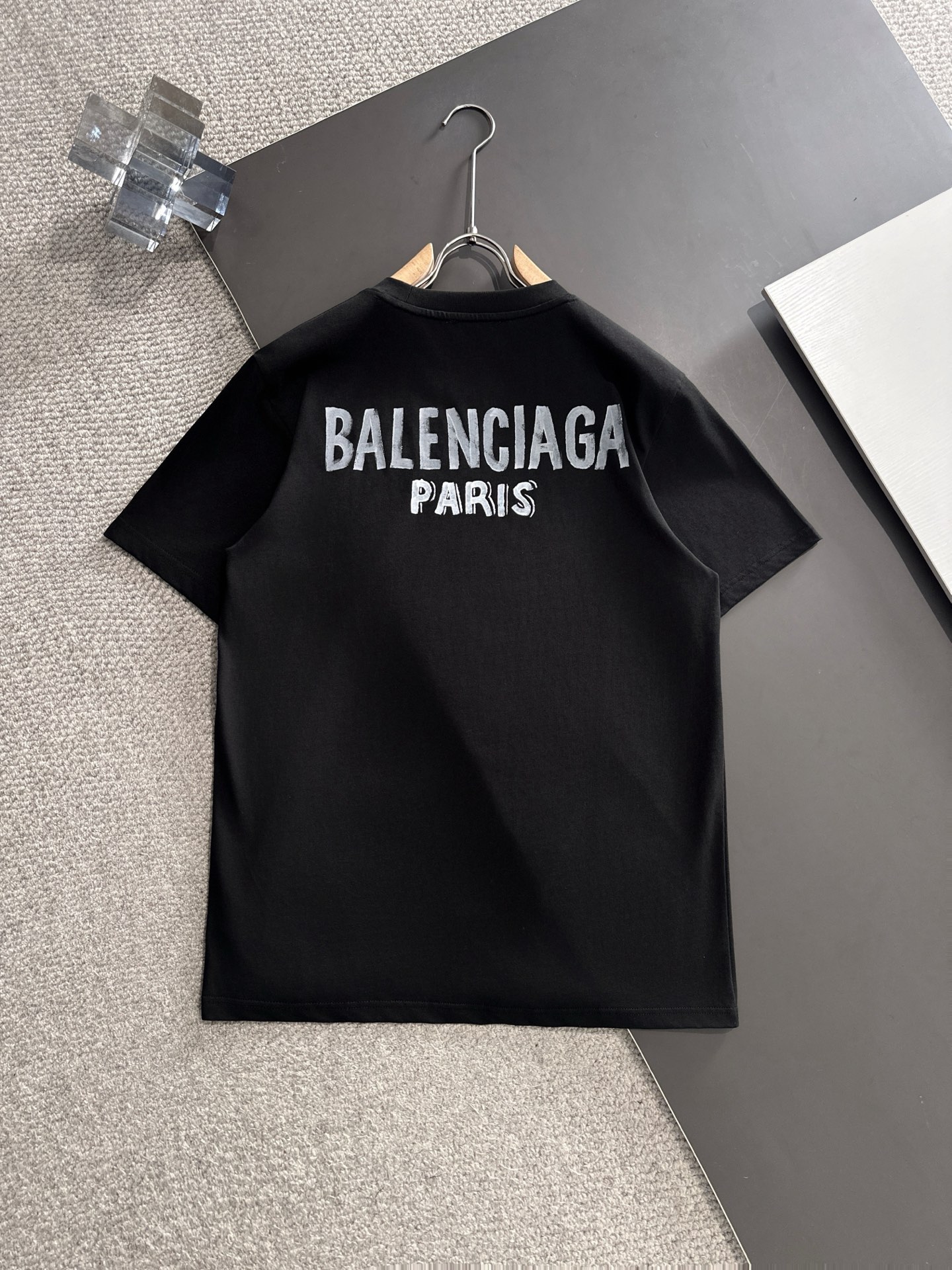 新款    巴黎世家 🔥🔥高端定制 2025春夏新款首发专柜最新款短袖圆领T恤 高端订制 设计前卫时尚！