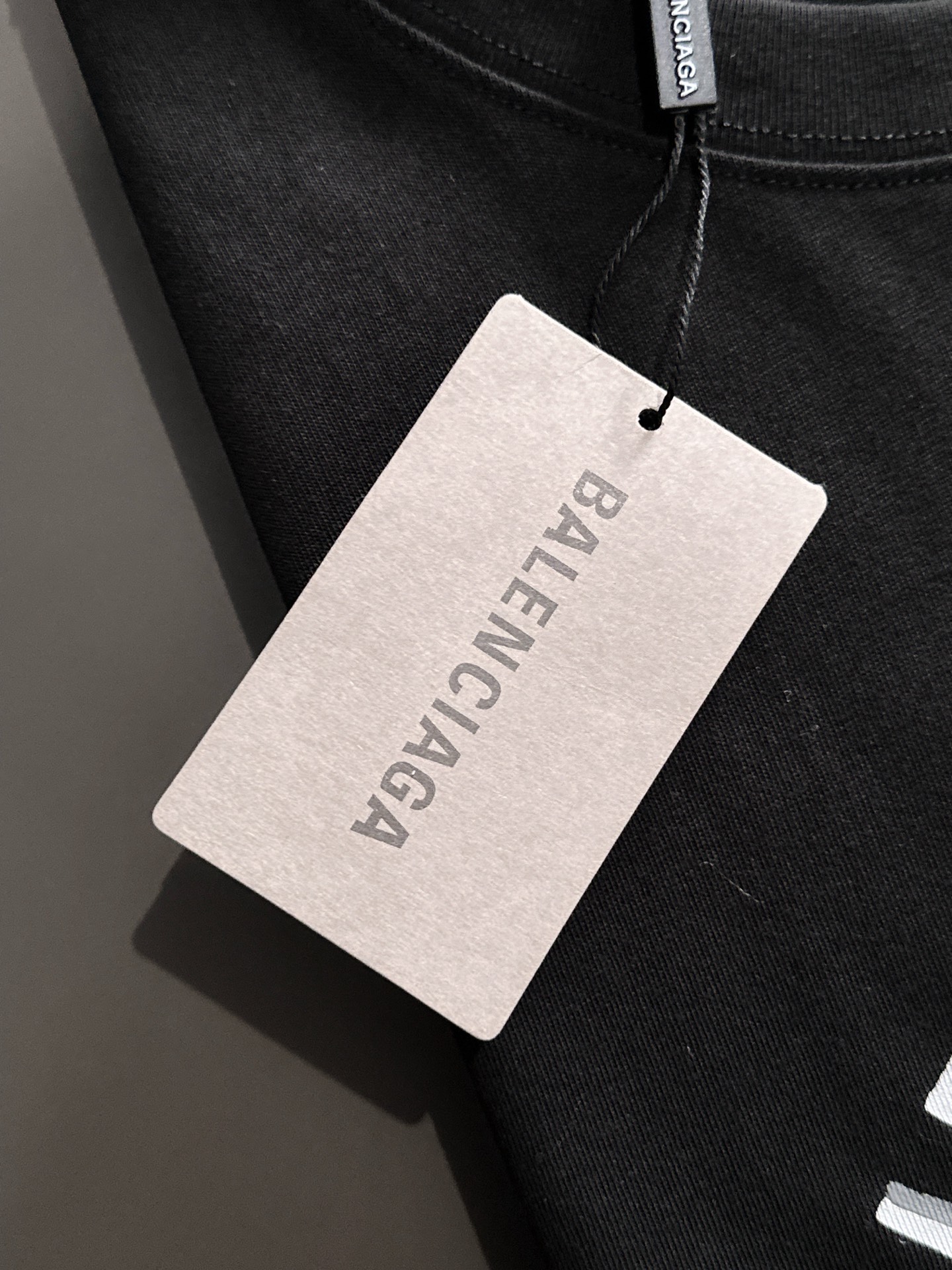 新款    巴黎世家 🔥🔥高端定制 2025春夏新款首发专柜最新款短袖圆领T恤 高端订制 设计前卫时尚！