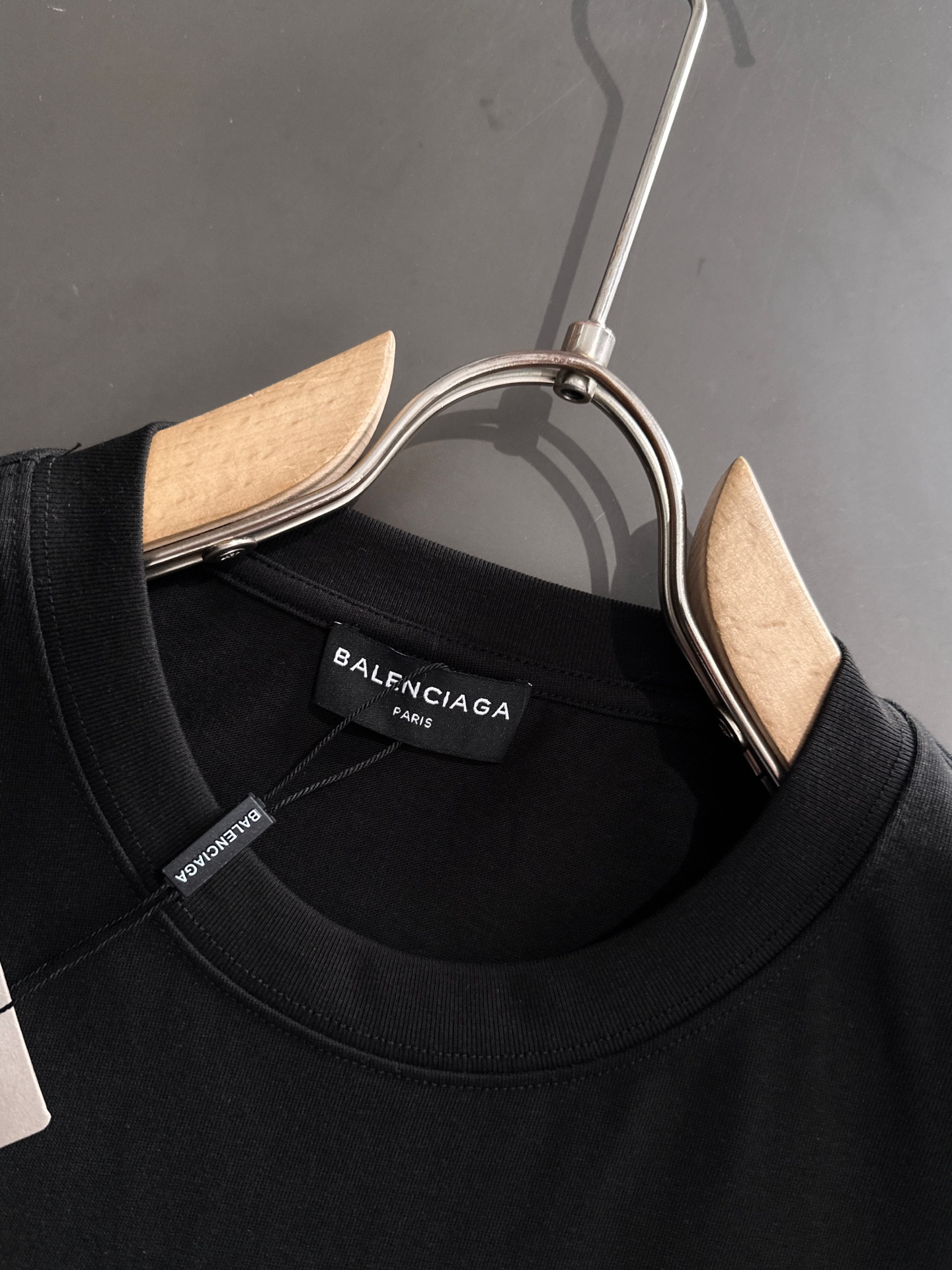 新款    巴黎世家 🔥🔥高端定制 2025春夏新款首发专柜最新款短袖圆领T恤 高端订制 设计前卫时尚！