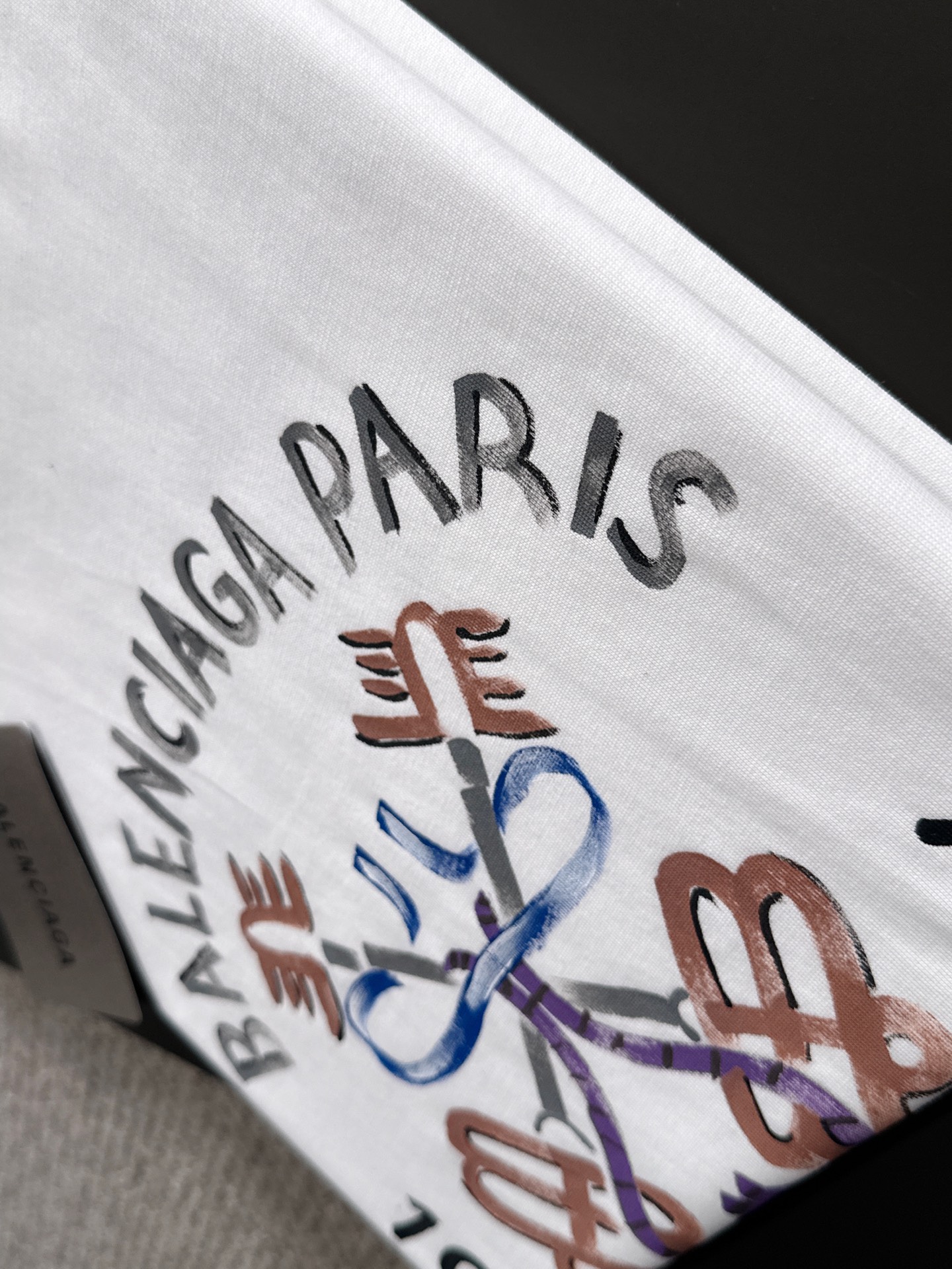  新款    巴黎世家 🔥🔥高端定制 2025春夏新款首发专柜最新款短袖圆领T恤 高端订制 设计前卫时尚