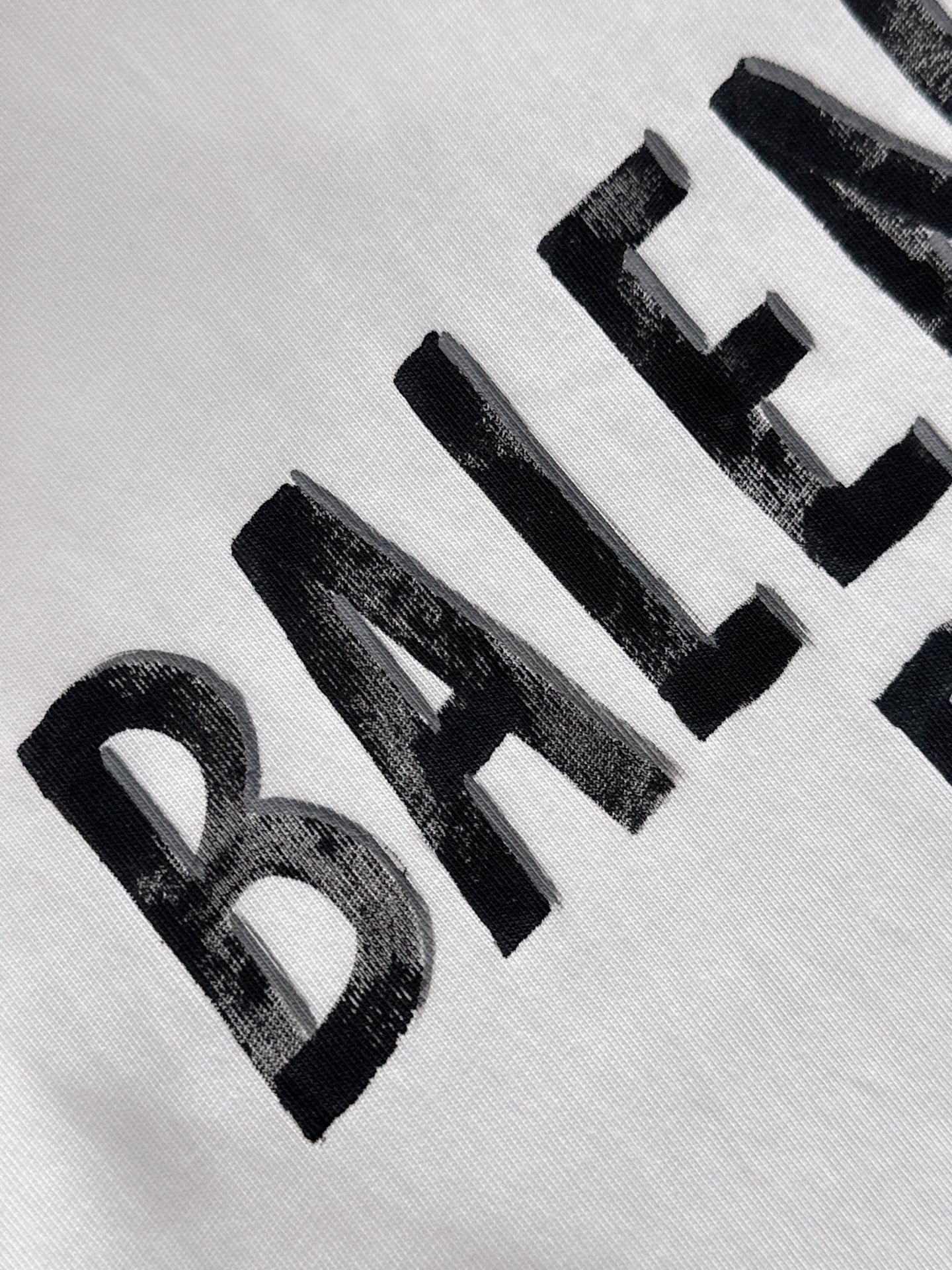  新款    巴黎世家 🔥🔥高端定制 2025春夏新款首发专柜最新款短袖圆领T恤 高端订制 设计前卫时尚