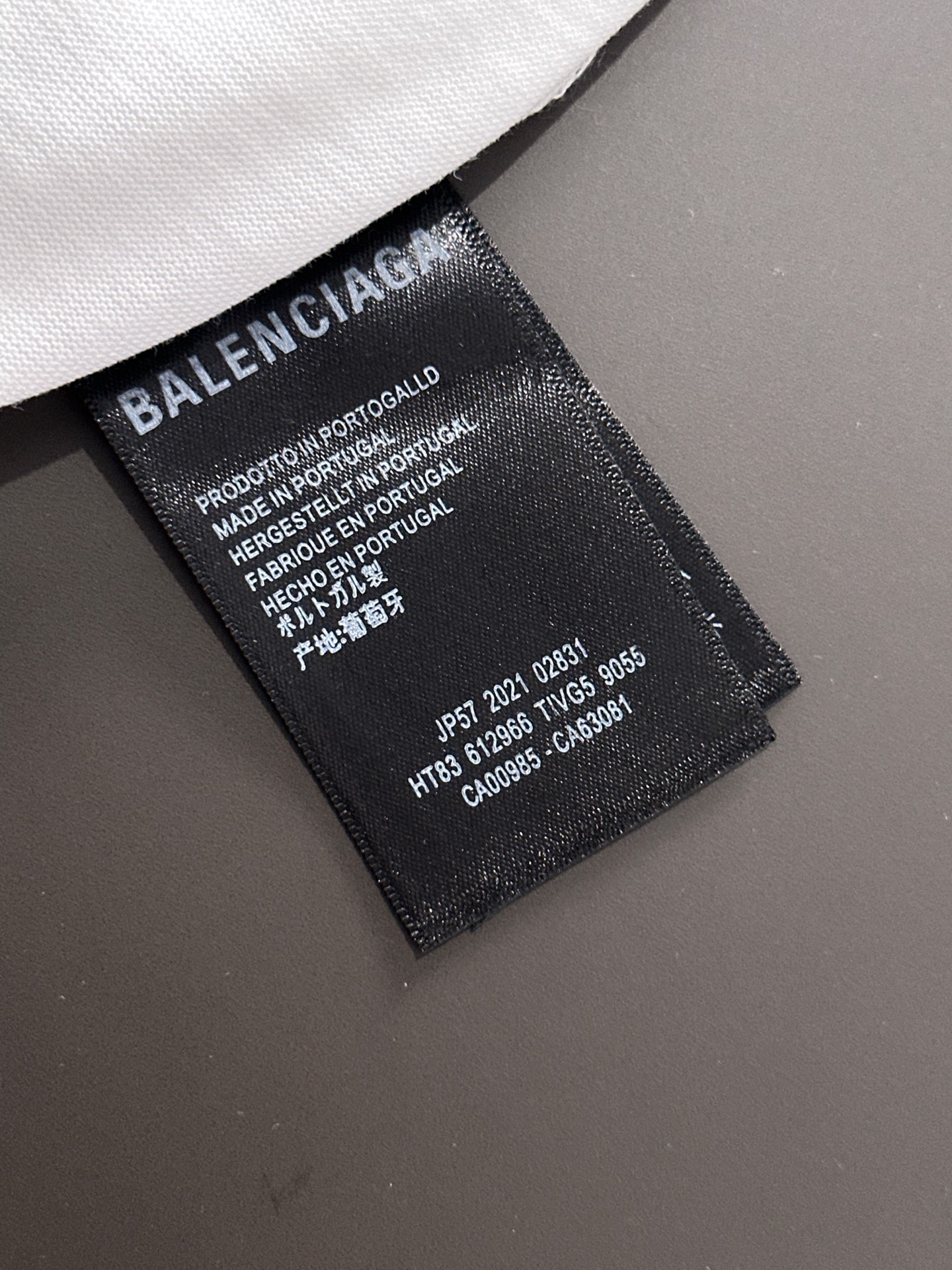  新款    巴黎世家 🔥🔥高端定制 2025春夏新款首发专柜最新款短袖圆领T恤 高端订制 设计前卫时尚