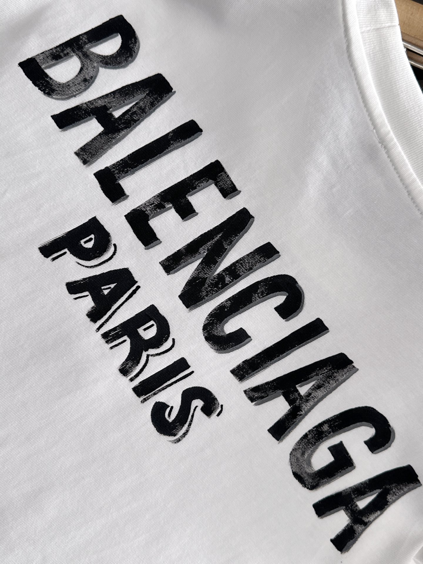  新款    巴黎世家 🔥🔥高端定制 2025春夏新款首发专柜最新款短袖圆领T恤 高端订制 设计前卫时尚