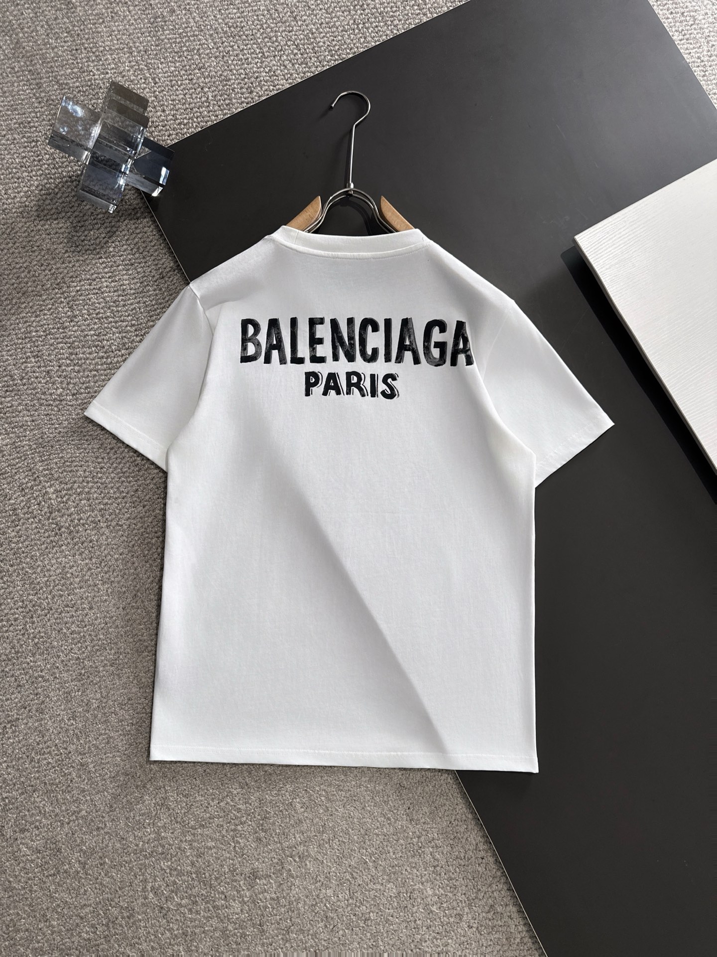  新款    巴黎世家 🔥🔥高端定制 2025春夏新款首发专柜最新款短袖圆领T恤 高端订制 设计前卫时尚