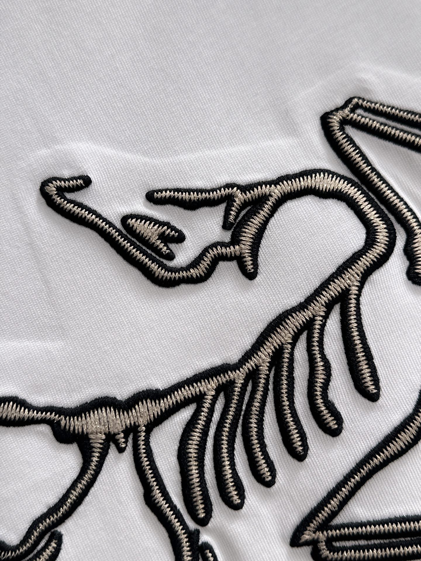  新款    始祖鸟 🔥🔥高端定制 2025春夏新款首发专柜最新款短袖圆领T恤 高端订制 设计前卫时尚！