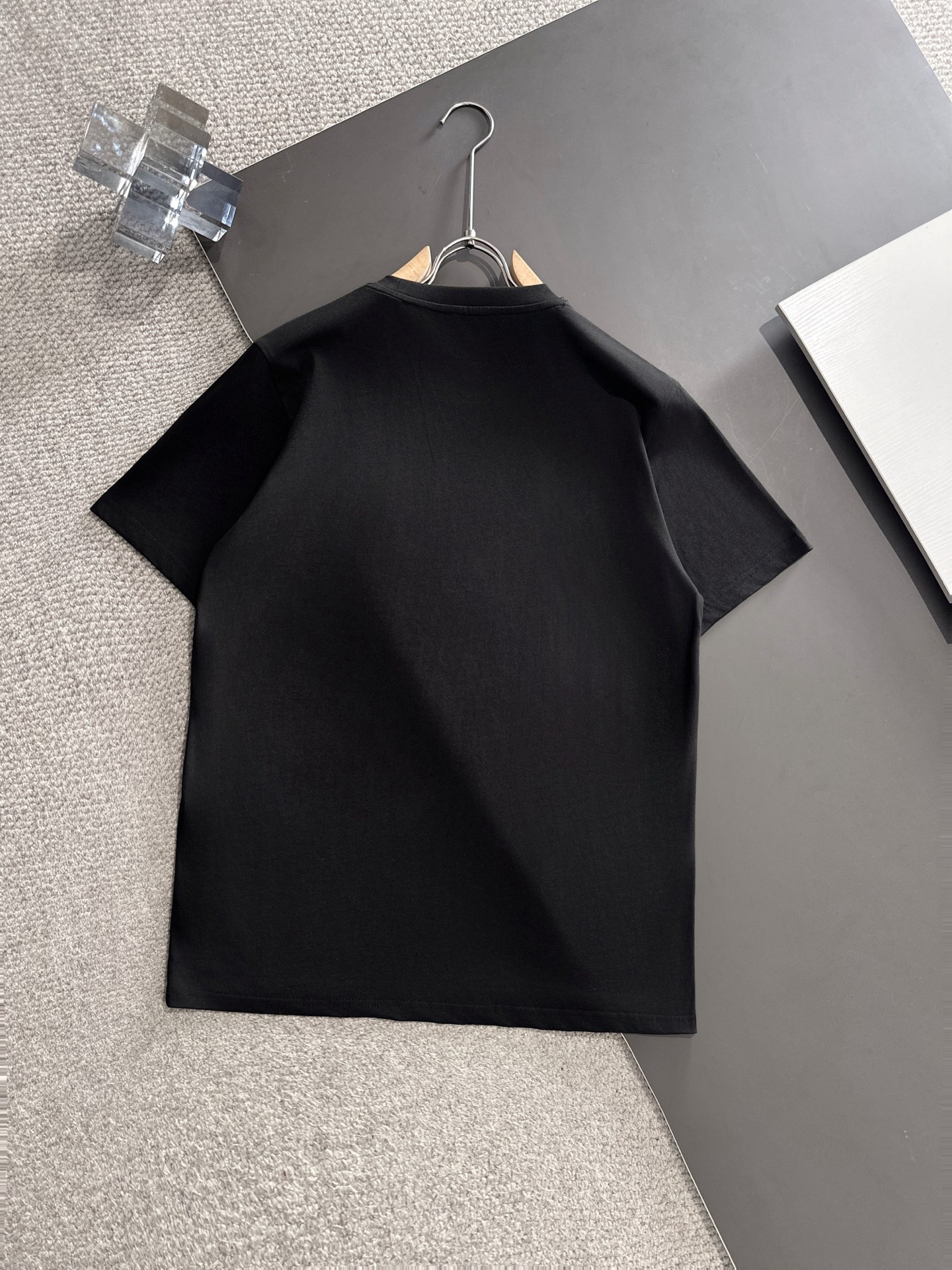  新款    始祖鸟 🔥🔥高端定制 2025春夏新款首发专柜最新款短袖圆领T恤 高端订制 设计前卫时尚！