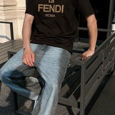 fend*芬家 2026春夏新款男女同情侣款👫休闲宽松棉质圆领短袖T恤衫!贸易公司渠道稀出,同步官网发售 fend*芬家 2026春夏新款男女同情侣款👫休闲宽松棉质圆领短袖T恤衫!贸易公司渠道稀出,同步官网发售
