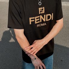 fend*芬家 2026春夏新款男女同情侣款👫休闲宽松棉质圆领短袖T恤衫!贸易公司渠道稀出,同步官网发售 fend*芬家 2026春夏新款男女同情侣款👫休闲宽松棉质圆领短袖T恤衫!贸易公司渠道稀出,同步官网发售