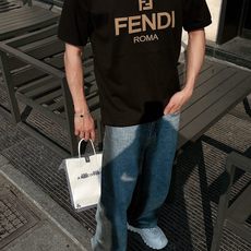 fend*芬家 2026春夏新款男女同情侣款👫休闲宽松棉质圆领短袖T恤衫!贸易公司渠道稀出,同步官网发售 fend*芬家 2026春夏新款男女同情侣款👫休闲宽松棉质圆领短袖T恤衫!贸易公司渠道稀出,同步官网发售