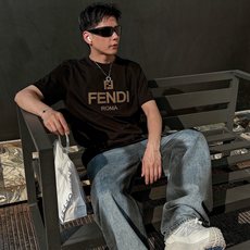 fend*芬家 2026春夏新款男女同情侣款👫休闲宽松棉质圆领短袖T恤衫!贸易公司渠道稀出,同步官网发售 fend*芬家 2026春夏新款男女同情侣款👫休闲宽松棉质圆领短袖T恤衫!贸易公司渠道稀出,同步官网发售