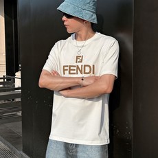 fend*芬家 2026春夏新款男女同情侣款👫休闲宽松棉质圆领短袖T恤衫!贸易公司渠道稀出,同步官网发售 fend*芬家 2026春夏新款男女同情侣款👫休闲宽松棉质圆领短袖T恤衫!贸易公司渠道稀出,同步官网发售